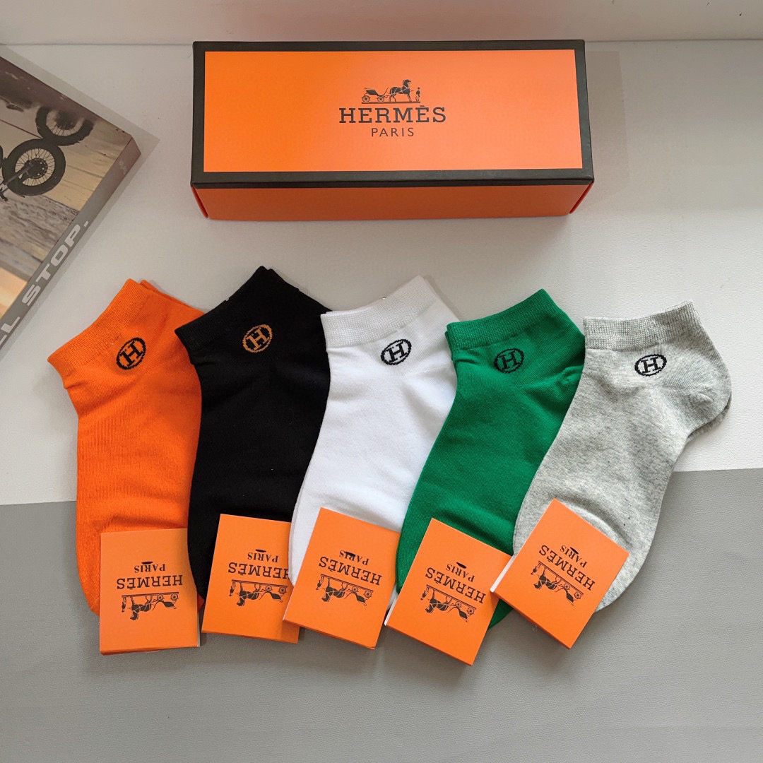NO:294946,Packaging [one box of 5 pairs] HERMES Hermes high-end version, super soft socks for men and women, special counter purchasing quality that trendy people must not miss. Short socks, super high-quality matching. Recommended recommendations~~ Must-in-one fashionable items!  !  !  socks, stockings, socks, hermes, hermes, socks19860909配包装【一盒5双】 HERMES爱马仕高版本 男女通用袜子超级柔软短袜潮人必不能少的专柜代购品质 短款袜子 ,搭配起来超高逼格 推荐推荐推荐～～必入时髦小单品！！！袜子,丝袜,袜子,hermes,hermes,socks,accessory