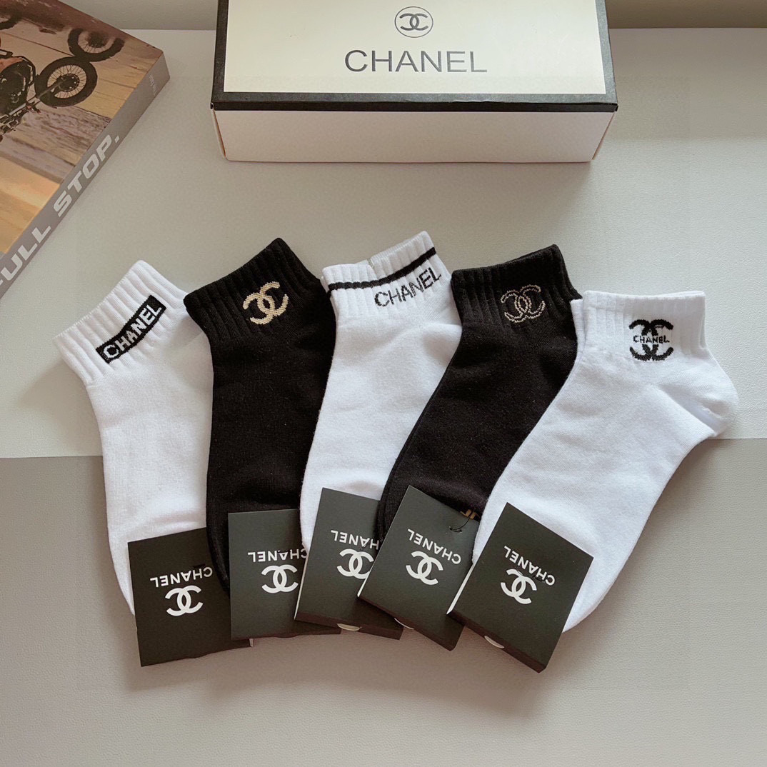 NO:294956,Packaging (one box of 5 pairs) CHANEL classic short socks high-version pure cotton material is soft, instantly sold out ordinary goods in the market, classic double C pattern logo, counter synchronous socks, big brands on the street, a must-have for trendy people, super easy to match socks, stockings, socks, chanel, chanel, socks19860909配包装（一盒5双） CHANEL 香奈儿经典短款袜子高版本纯棉材质柔软,秒杀市场普通货,经典的双C图案logo,专柜同步袜子大牌出街,潮人必备,超好搭袜子,丝袜,袜子,chanel,chanel,socks,accessory