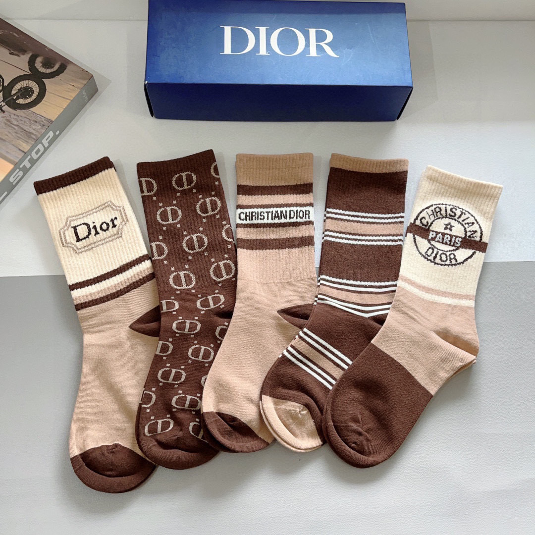 NO:294987,Packaging (5 pairs per box) Dior new letters Root-mouth socks!  Hot letter counter synchronous long stockings, big brands are on the street, trendy people must have super easy to match socks, stockings, socks, dior, dior, socks19860909配包装（一盒5双） Dior 迪奥 新款字母罗口长筒袜子！爆款字母专柜同步长筒袜,大牌出街,潮人必备超好搭袜子,丝袜,袜子,dior,dior,socks,accessory