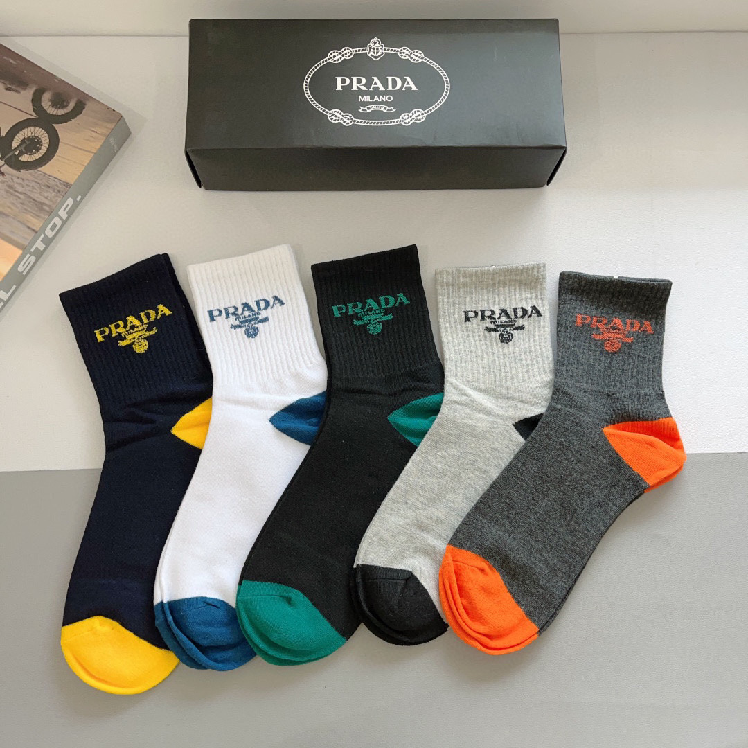 NO:294988,Packaging (one box of 5 pairs) PRADA (Prada) New high-end pure cotton material Calf socks!  Hot Triangle Letters Counter Synchronized Medium Socks, Big Brands Going on the Street, Trendy People Must Have Super Good Socks, Stockings, Socks, Prada, Prada, Socks19860909配包装（一盒5双） PRADA（普拉达） 新款高端纯棉材质 小腿袜子！爆款三角标字母专柜同步中筒袜,大牌出街,潮人必备超好搭袜子,丝袜,袜子,prada,prada,socks,accessory