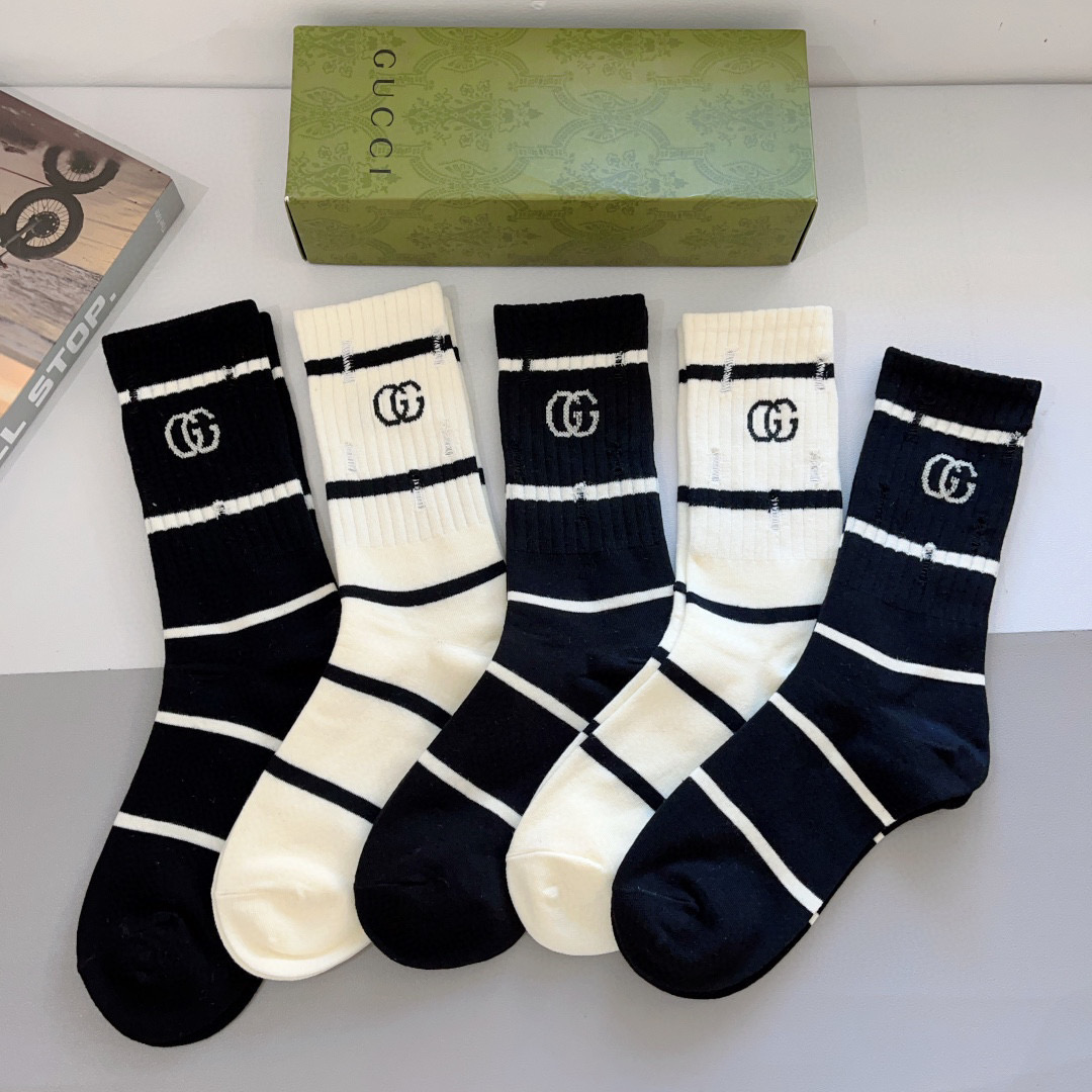 NO:295027,Packaging (one box of 5 pairs) Gucci New GG calves piled with ripped socks!  Pure cotton fabric, hot logo pattern, counter synchronous long tube socks, big brands on the street, trendy people must have super easy to match socks, stockings, socks, gucci, socks19860909配包装（一盒5双） Gucci 古奇 新款ＧG小腿堆堆破洞袜！纯棉面料,火爆logo图案,专柜同步长筒袜子,大牌出街,潮人必备超好搭袜子,丝袜,袜子,gucci,socks,accessory