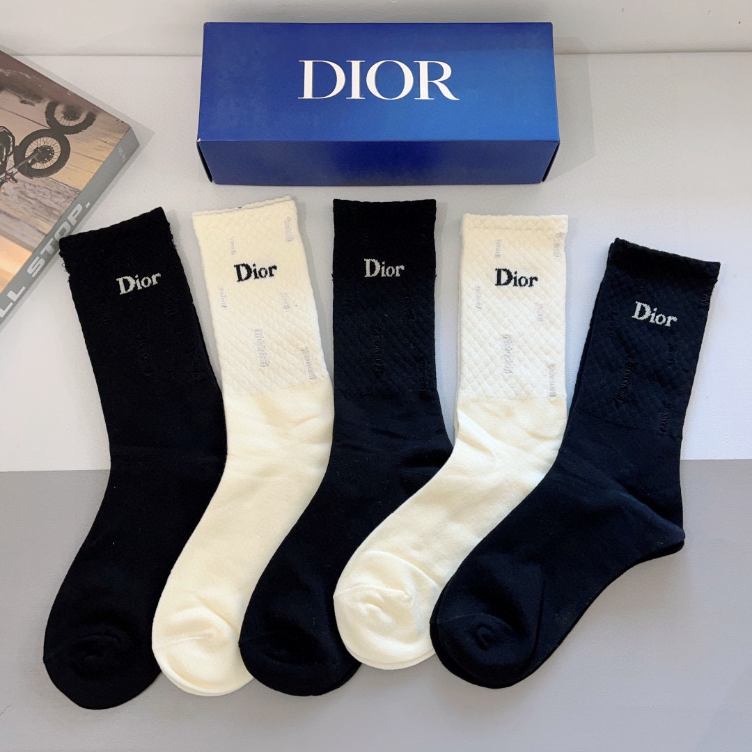 NO:295035,Packaging (5 pairs per box) Dior New calf piled with ripped socks!  Pure cotton fabric, hot logo pattern, counter synchronous long tube socks, big brands on the street, trendy people must have super easy to match socks, stockings, socks, dior, dior, socks19860909配包装（一盒5双） Dior 迪奥 新款小腿堆堆破洞袜！纯棉面料,火爆logo图案,专柜同步长筒袜子,大牌出街,潮人必备超好搭袜子,丝袜,袜子,dior,dior,socks,accessory