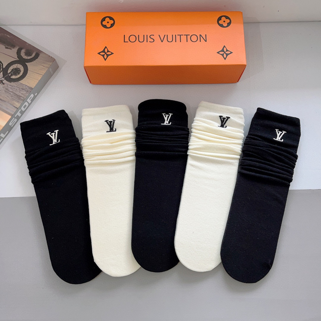 NO:295054,Packaging (5 pairs per box) LV Louis Vuitton High-version embroidered calf straight board socks Pure cotton fabric, a must-have for trendy people Classic stockings, personalized and fashionable versatile styles, you deserve super soft material, comfortable and breathable, fashionable versatile styles Socks, stockings, socks, louis vuitton, louis vuitton, socks19860909配包装（一盒5双）  LV 路易威登 高版本刺绣小腿直板袜子 纯棉面料,潮人必备 经典长筒袜,个性时尚百搭款,你值得拥有哦超柔软材质,舒适透气,时尚百搭款 袜子,丝袜,袜子,louis vuitton,louis vuitton,socks,accessory