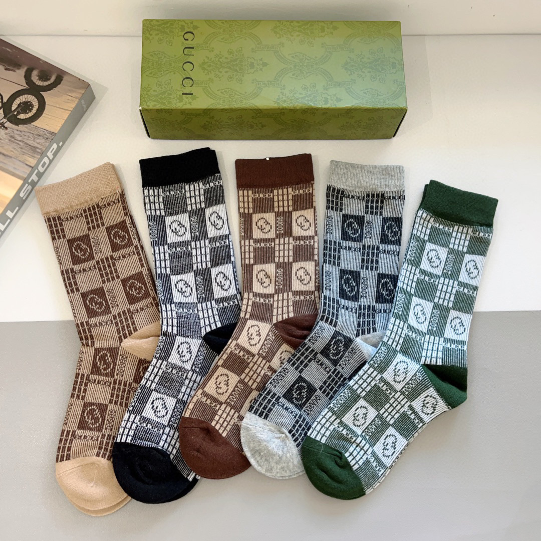 NO:295077,Packaging (one box of 5 pairs) Gucci New GG double needle double-way calf pile socks!  Pure cotton fabric, hot logo pattern, counter synchronous long tube socks, big brands on the street, trendy people must have super easy to match socks, stockings, socks, gucci, socks19860909配包装（一盒5双） Gucci 古奇 新款ＧG双针双路小腿堆堆袜！纯棉面料,火爆logo图案,专柜同步长筒袜子,大牌出街,潮人必备超好搭袜子,丝袜,袜子,gucci,socks,accessory