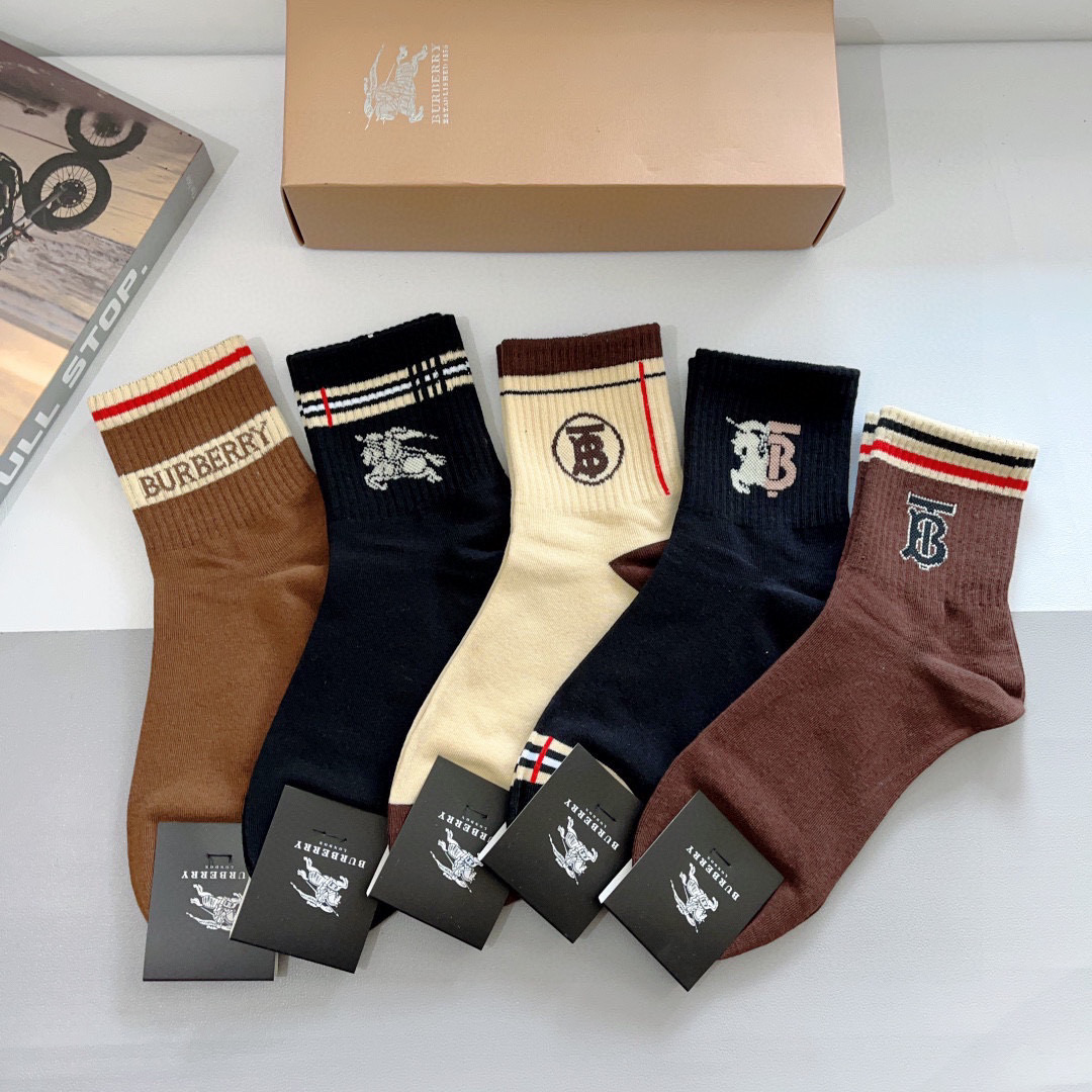 NO:295094,Packaging (one box of 5 pairs) BURBERRY Burberry's super popular small items, classic letter logo mid-tube stockings, personalized, fashionable and versatile style,!  You deserve combed cotton fabric, super soft material, comfortable and breathable socks, stockings, socks, burberry, burberry, socks19860909配包装（一盒5双）  BURBERRY 巴宝莉超火爆小单品,经典字母logo中筒袜,个性时尚百搭款,！你值得拥有哦精梳棉面料,超柔软材质,舒适透气袜子,丝袜,袜子,burberry,burberry,socks,accessory