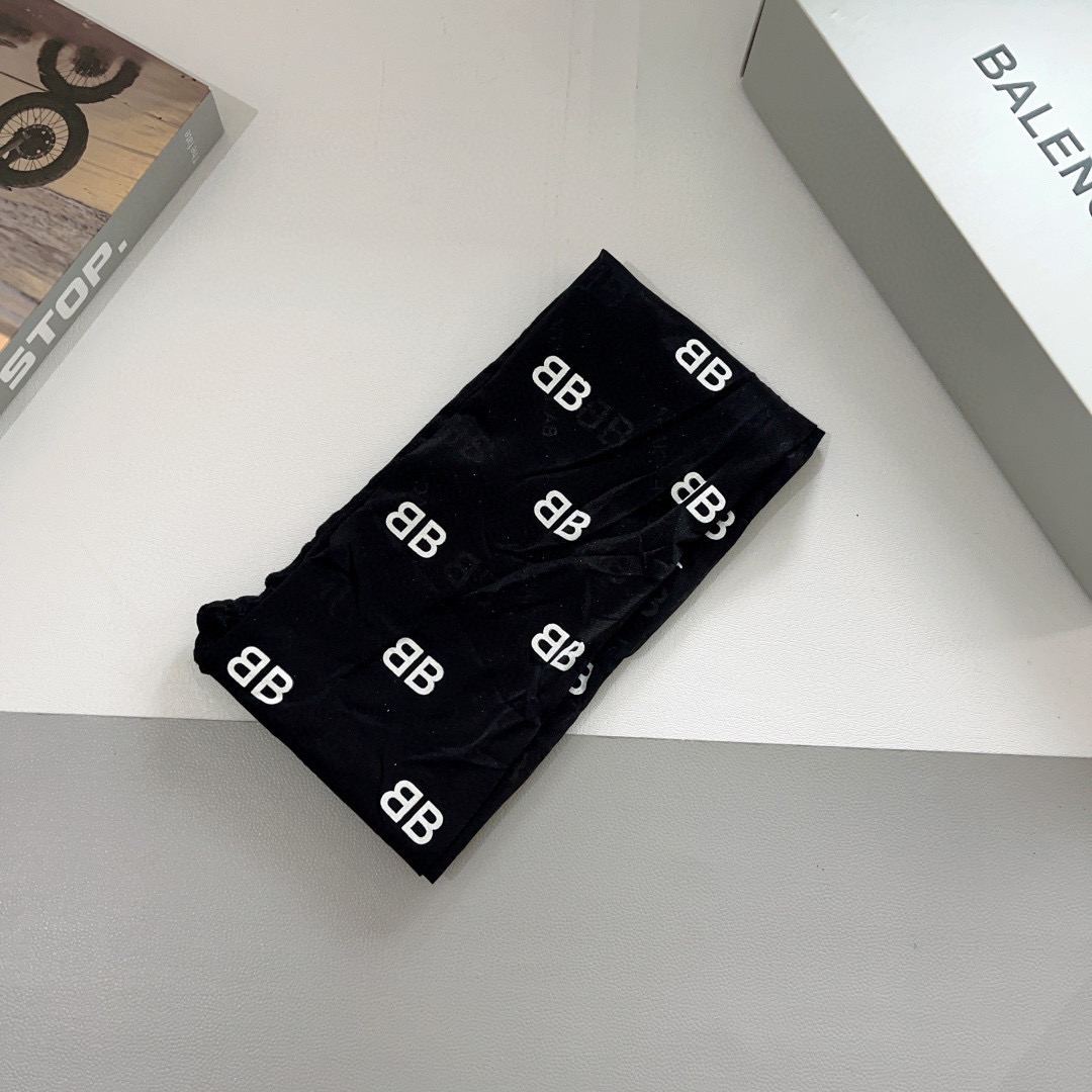 配包装（一盒1双）
BALENCIAGA （巴黎世家） 爆款字母袜子连裤袜🌟好看到爆炸 ，欧美大牌丝袜。