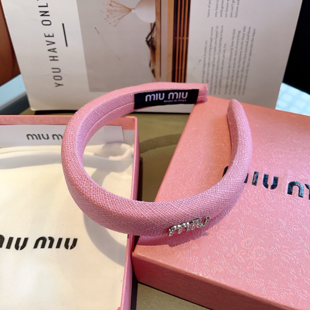 配包装
MIUMIU（缪缪）新款甜美字母手工制作发箍，少女感简约百搭头箍、潮女必备品，超级的高大上！