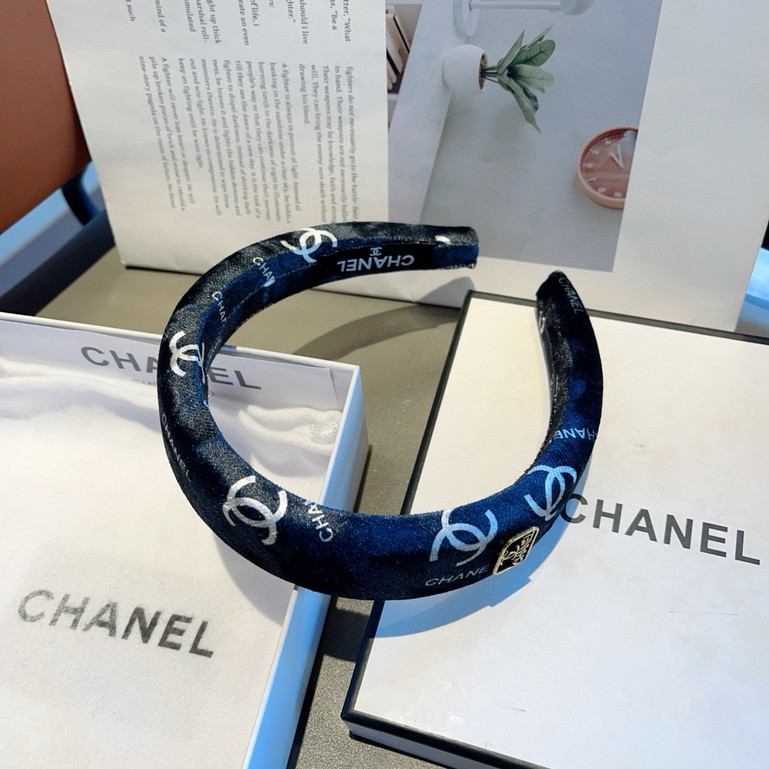 配包装
CHANEL（香奈儿）最新款小香发箍，新品巨显脸小头箍，网红爆款推荐 搭配高端双Ｃlogo ，超