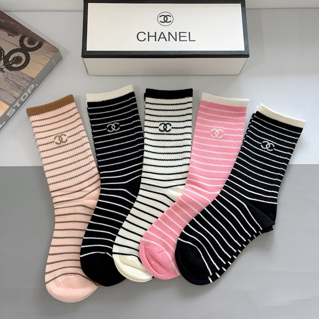 NO:296689,Packaging [one box of 5 pairs] Chanel CHANEL counter new women's high-end long-tube socks counter are launched simultaneously, super soft and comfortable, counter popular double C series super popular small items, big brands go out on the street, trendy people must have super easy to match socks, stockings, socks, chanel, chanel, socks19860909配包装【一盒5双】 香奈儿 CHANEL专柜新款女款高端长筒袜子专柜同步上新,超柔软舒适,专柜爆款双C系列超火爆小单品,大牌出街,潮人必备超好搭袜子,丝袜,袜子,chanel,chanel,socks,accessory