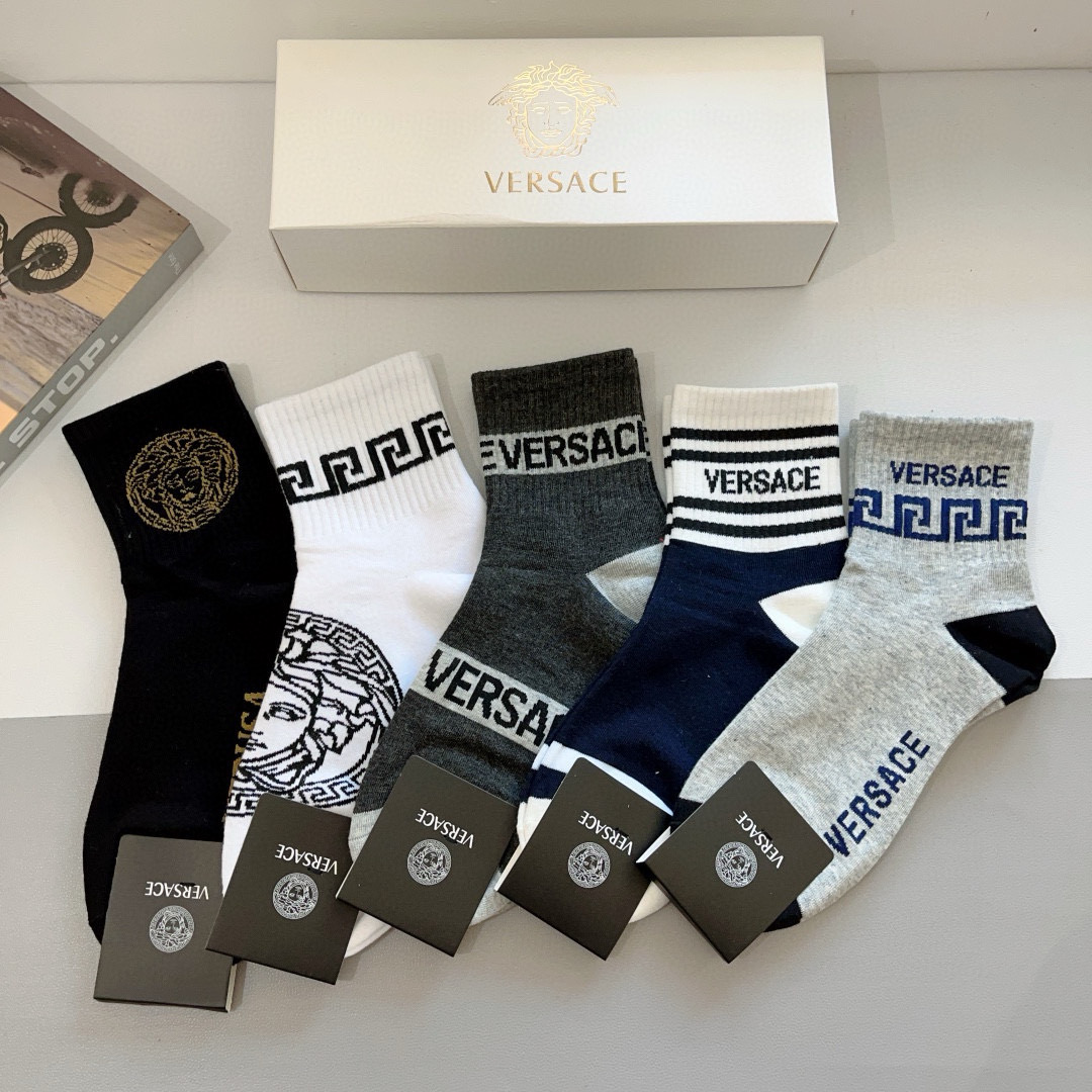 NO:296699,Packaging [one box and five pairs] European and American big brands VERSACE Socks A must-have counter purchasing quality long-dollar socks for men with big European and American big brands, which are super high-quality and stylish. Recommended and recommended ~~ Must-in-one fashionable items!  !  socks, stockings, socks, versace, versace, socks19860909配包装【一盒五双】 欧美大牌 VERSACE范思哲袜子 欧美大牌男款中筒袜潮人必不能少的专柜代购品质长筒袜子 ,搭配起来超高逼格 ～推荐推荐推荐～～必入时髦小单品！！袜子,丝袜,袜子,versace,versace,socks,accessory