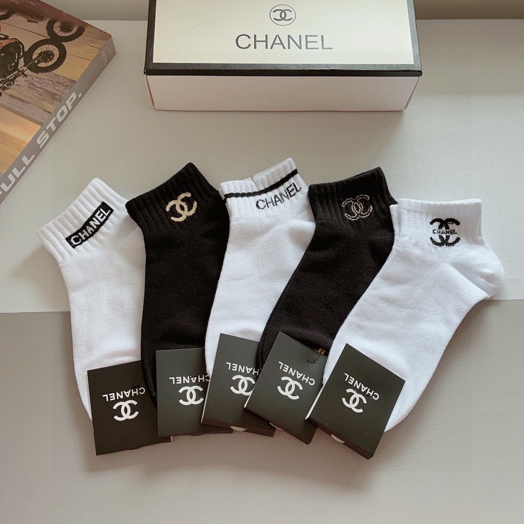 NO:296718,Packaging (one box of 5 pairs) CHANEL classic short socks high-version pure cotton material is soft, instantly sold out ordinary goods in the market, classic double C pattern logo, counter synchronous socks, big brands on the street, a must-have for trendy people, super easy to match socks, stockings, socks, chanel, chanel, socks19860909配包装（一盒5双） CHANEL 香奈儿经典短款袜子高版本纯棉材质柔软,秒杀市场普通货,经典的双C图案logo,专柜同步袜子大牌出街,潮人必备,超好搭袜子,丝袜,袜子,chanel,chanel,socks,accessory