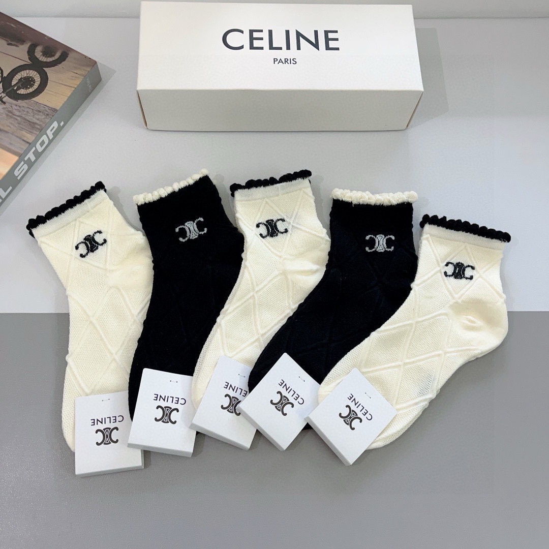 NO:296716,Packaging (one box of 5 pairs) CELINE New mid-tube socks, bamboo cotton fabric, counters at the same time as mid-tube socks, big brands are on the street, trendy people must have super easy matching!  socks, stockings, socks, celine, celine, socks19860909配包装（一盒5双） CELINE 赛琳 新款中筒袜、竹棉面料,专柜同 步中筒袜子,大牌出街,潮人必备超好搭配！袜子,丝袜,袜子,celine,celine,socks,accessory