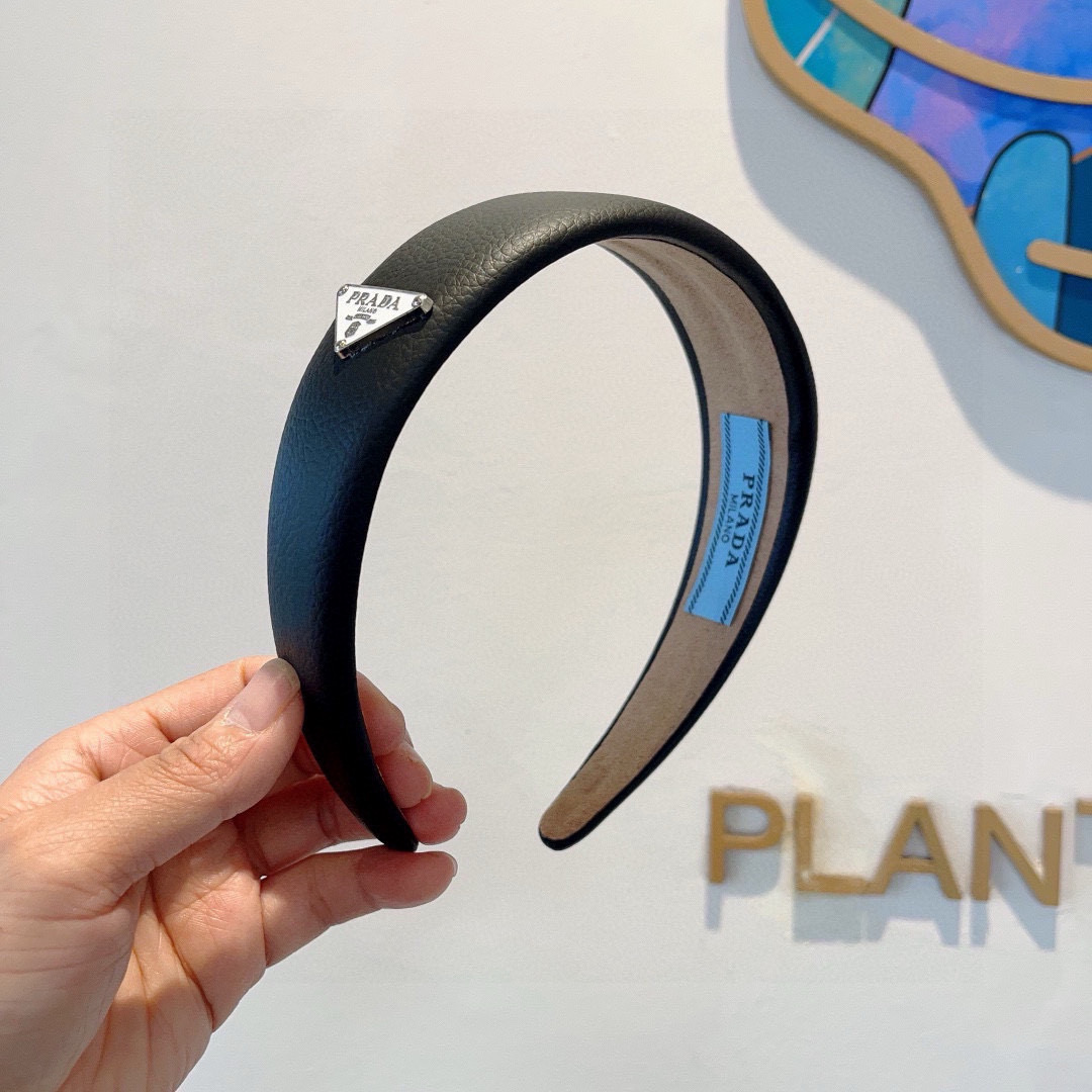 PRADA Packaging: Reversing Triangulation in New Twilight with List and Attire.