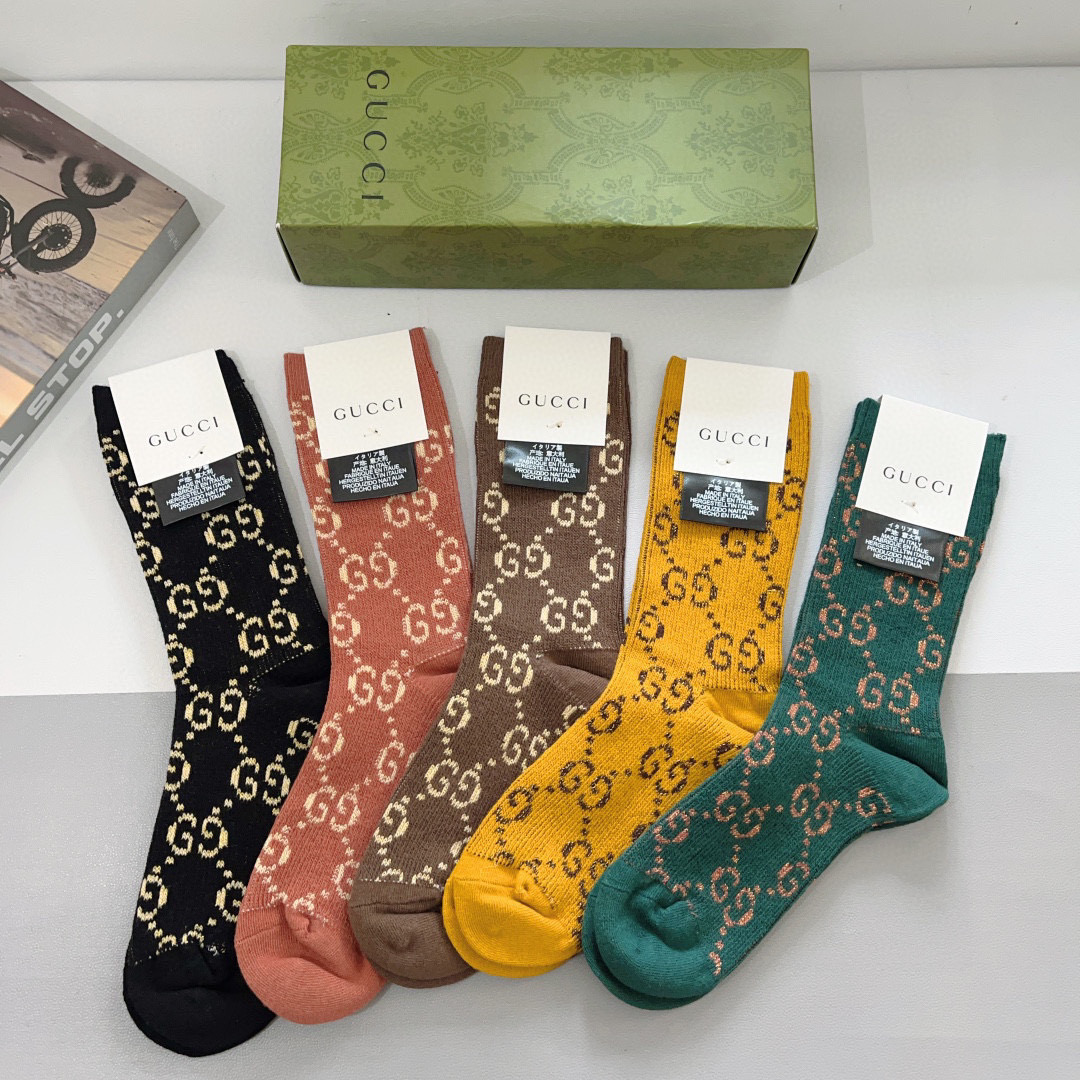 NO:297562,Packaging (one box of 5 pairs) GUCCI High-version classic new calf socks!  Double needle double pavement fabric, hot G pattern, counter synchronous long tube socks, big brands on the street, trendy people must have super easy matching patches, stockings, socks, gucci, socks19860909配包装（一盒5双） GUCCI 古奇 高版本经典新款小腿袜子！双针双路面料,火爆G图案,专柜同步长筒袜子,大牌出街,潮人必备超好搭配补子,丝袜,袜子,gucci,socks,accessory