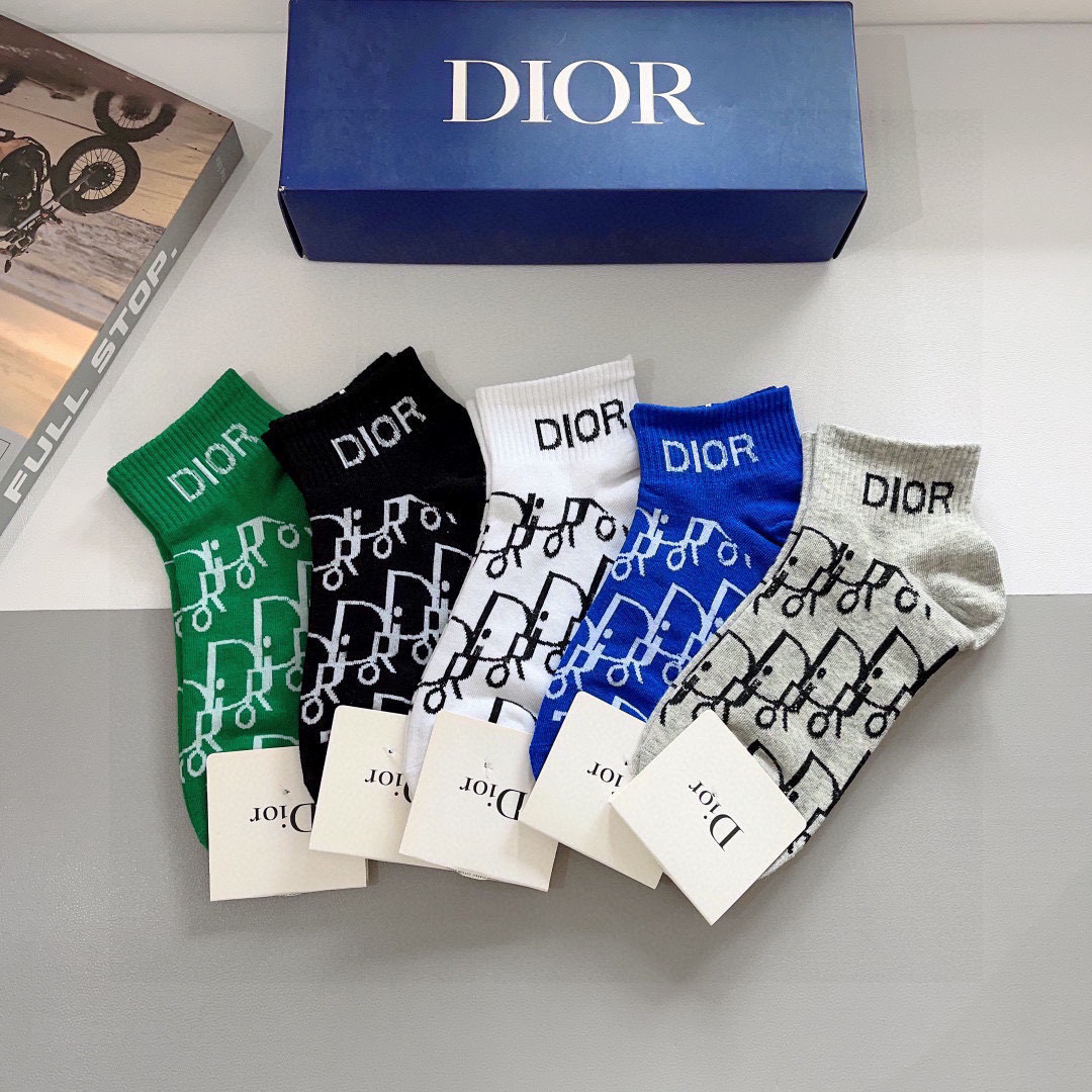 NO:297535,Packaging (5 pairs per box) Dior new calf socks!  Pure cotton fabric, hot D pattern, counter synchronous medium and short tube socks, big brands on the street, trendy people must have super easy to use, stockings, socks, dior, dior, socks19860909配包装（一盒5双） Dior 迪奥新款小腿袜子！纯棉面料,火爆Ｄ图案,专柜同步中短筒袜子,大牌出街,潮人必备超好搭补子,丝袜,袜子,dior,dior,socks,accessory