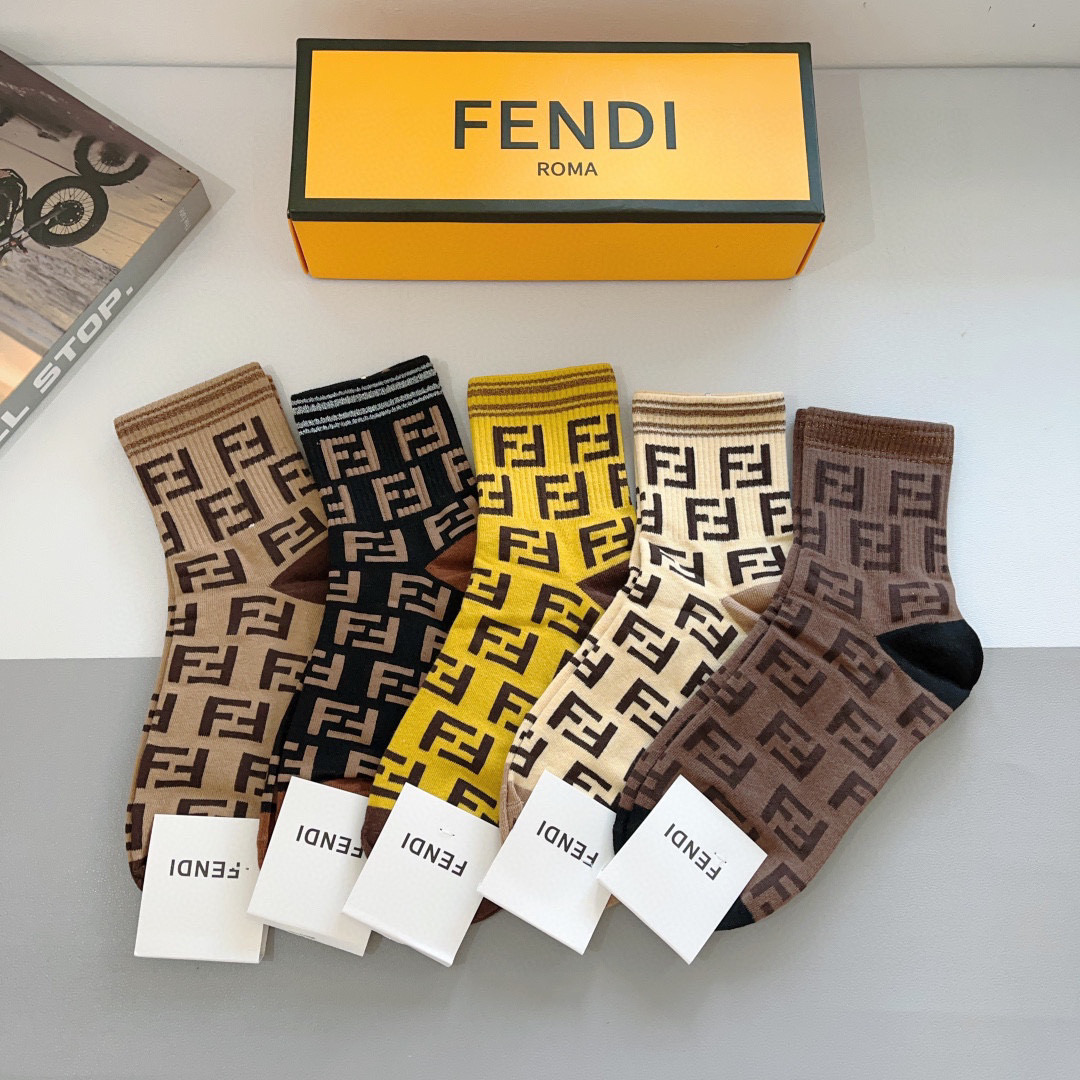 NO:297583,Packaging (one box of 5 pairs) FENDI letter double F classic mid-tube socks, practical and easy to wear, soft and breathable, fashionable and versatile, big brands are on the street. Tough, stockings, socks, fendi, fendi, socks19860909配包装（一盒5双） FENDI 芬迪 字母双Ｆ经典款中筒袜子,实用好穿 柔软透气,时尚百搭款,大牌出街.补子,丝袜,袜子,fendi,fendi,socks,accessory