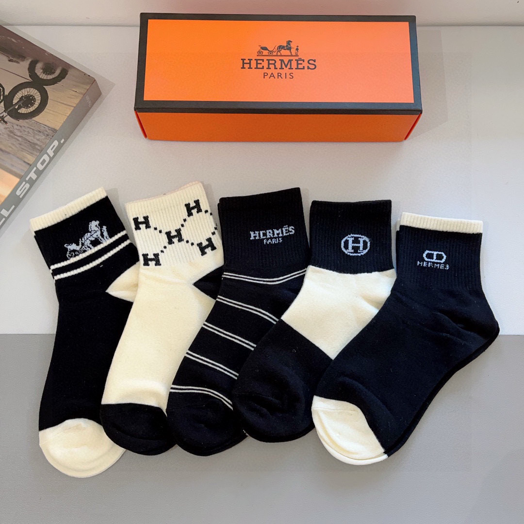 NO:297543,Packaging [one box of 5 pairs] HERMES Hermes high-end version. The counter purchasing quality that is super soft and trendy for people with fashion. Medium tube socks are super high and stylish when paired ~~ Recommended and recommended ~~ Must-in-one fashionable items!  !  !  Tough stockings, socks, hermes, hermes, socks19860909配包装【一盒5双】 HERMES爱马仕高版本 中筒袜子超级柔软潮人必不能少的专柜代购品质 中筒袜子 ,搭配起来超高逼格 ～～推荐推荐推荐～～必入时髦小单品！！！补子,丝袜,袜子,hermes,hermes,socks,accessory