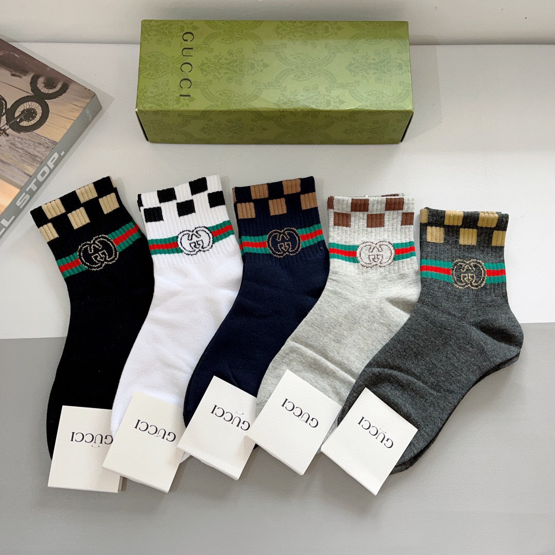 NO:297561,Packaging (one box of 5 pairs) GUCCI new mid-tube men's socks!  Pure cotton fabric, hot logo pattern, counter synchronous mid-long tube socks, big brands on the street, trendy people must have super easy matching patches, stockings, socks, gucci, socks19860909配包装（一盒5双） GUCCI 古奇 新款中筒男士袜子！纯棉面料,火爆logo图案,专柜同步中长筒袜子,大牌出街,潮人必备超好搭配补子,丝袜,袜子,gucci,socks,accessory