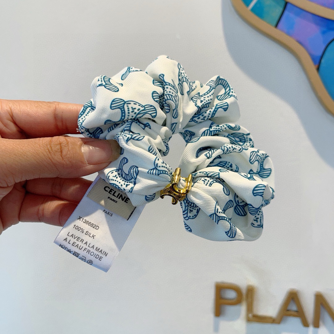 NO:300571,Packaging CELINE Arc de Triomphe is popular in the popular online version, exquisite intestinal circle rubber band, comfortable and stress-free wearing, a must-have for styling!  Very fashionable and versatile!  The essential items of goddess, super exquisite! The celebrity style. Hairpins, hairpins, celine, celine, hairpins19860909配包装 CELINE（赛琳）凯旋门网红爆款发圈,精致肠圈皮筋,佩戴舒适无压力,造型搭配必备！非常时尚百搭！女神必备单品,超级精致哦!名媛范儿.发夹,发夹,celine,celine,hairpins,accessory