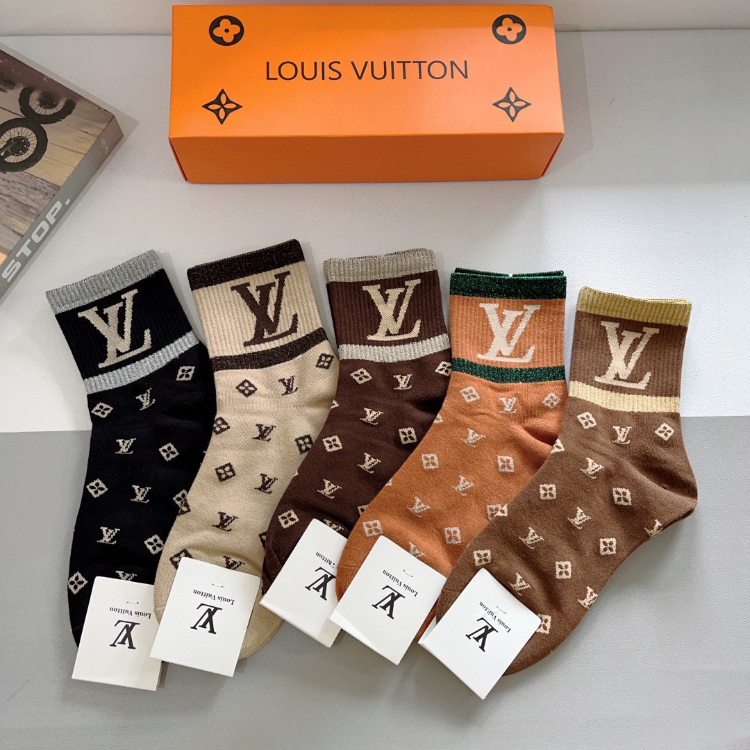 NO:296889,Packaging (5 pairs per box) LV Louis Vuitton Super popular mid-tube socks, pure cotton fabric, a must-have for trendy people, classic letter logo mid-tube socks, personalized and fashionable and versatile style, you deserve it!  socks, stockings, socks, louis vuitton, louis vuitton, socks19860909配包装（一盒5双）  LV 路易威登 超火中筒袜子,纯棉面料,潮人必备款,经典字母logo中筒袜,个性时尚百搭款,你值得拥有！袜子,丝袜,袜子,louis vuitton,louis vuitton,socks,accessory