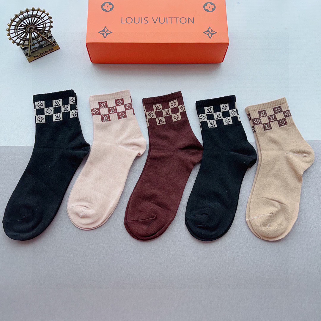 NO:296907,Packaging (5 pairs per box) LV Louis Vuitton Super popular small items, pure cotton fabric, must-have for trendy people. Hot products, classic letter logo mid-tube stockings, personalized and fashionable and versatile styles,!  You deserve combed cotton fabric, super soft material, comfortable and breathable, fashionable and versatile socks, stockings, socks, louis vuitton, louis vuitton, socks19860909配包装（一盒5双） LV 路易威登 超火爆小单品,纯棉面料,潮人必备 爆款,经典字母logo中筒袜,个性时尚百搭款,！你值得拥有哦精梳棉面料,超柔软材质,舒适透气,时尚百搭款 袜子,丝袜,袜子,louis vuitton,louis vuitton,socks,accessory