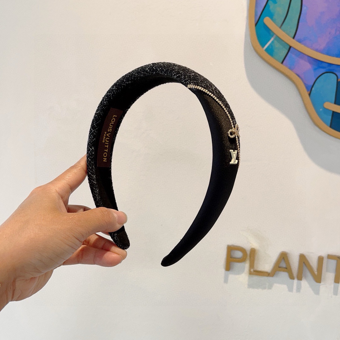 NO:300606,Packaging LV Louis Vuitton is popular with new headbands, fashionable headbands, the latest model of internet celebrities is coming to be fashionable and versatile, goddess must-have, multi-color options!  hairpin, hairpin, louis vuitton, louis vuitton, hairpins19860909配包装 LV 路易威登 火爆新款发箍,时尚头箍,网红最新款来袭时尚百搭,女神必入、多色可选！发夹,发夹,louis vuitton,louis vuitton,hairpins,accessory