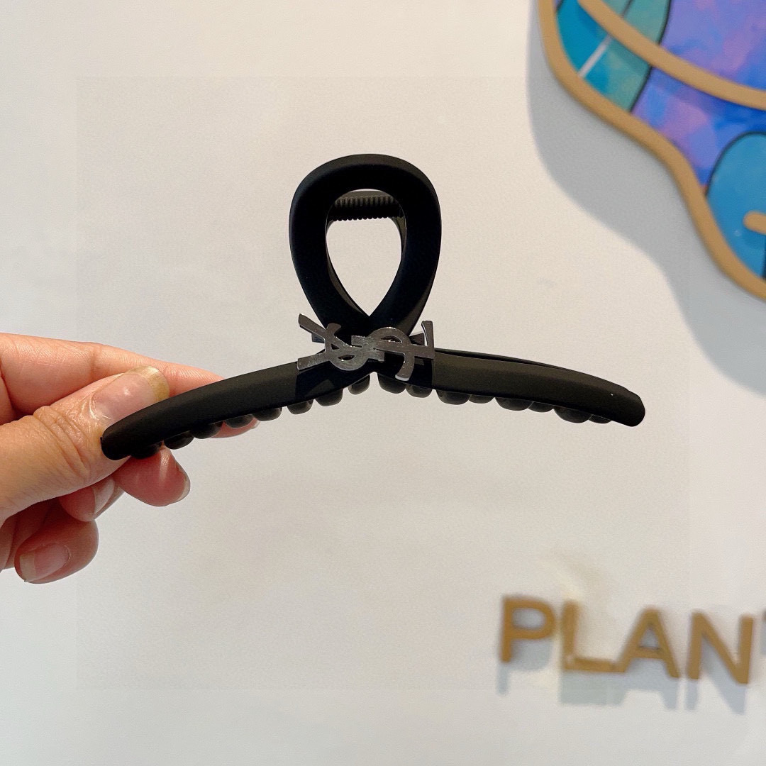 NO:300619,Packaged by Saint Laurent, a new counter duckbill clip, original single product, simple and versatile, a must-have for trendy women, super high-end!  hairpins, hairpins, saint laurent, hairpins19860909配包装 圣罗兰 新款专柜鸭嘴抓夹,原单货,简约百搭,潮女必备品,超级的高大上！发夹,发夹,saint laurent,hairpins,accessory