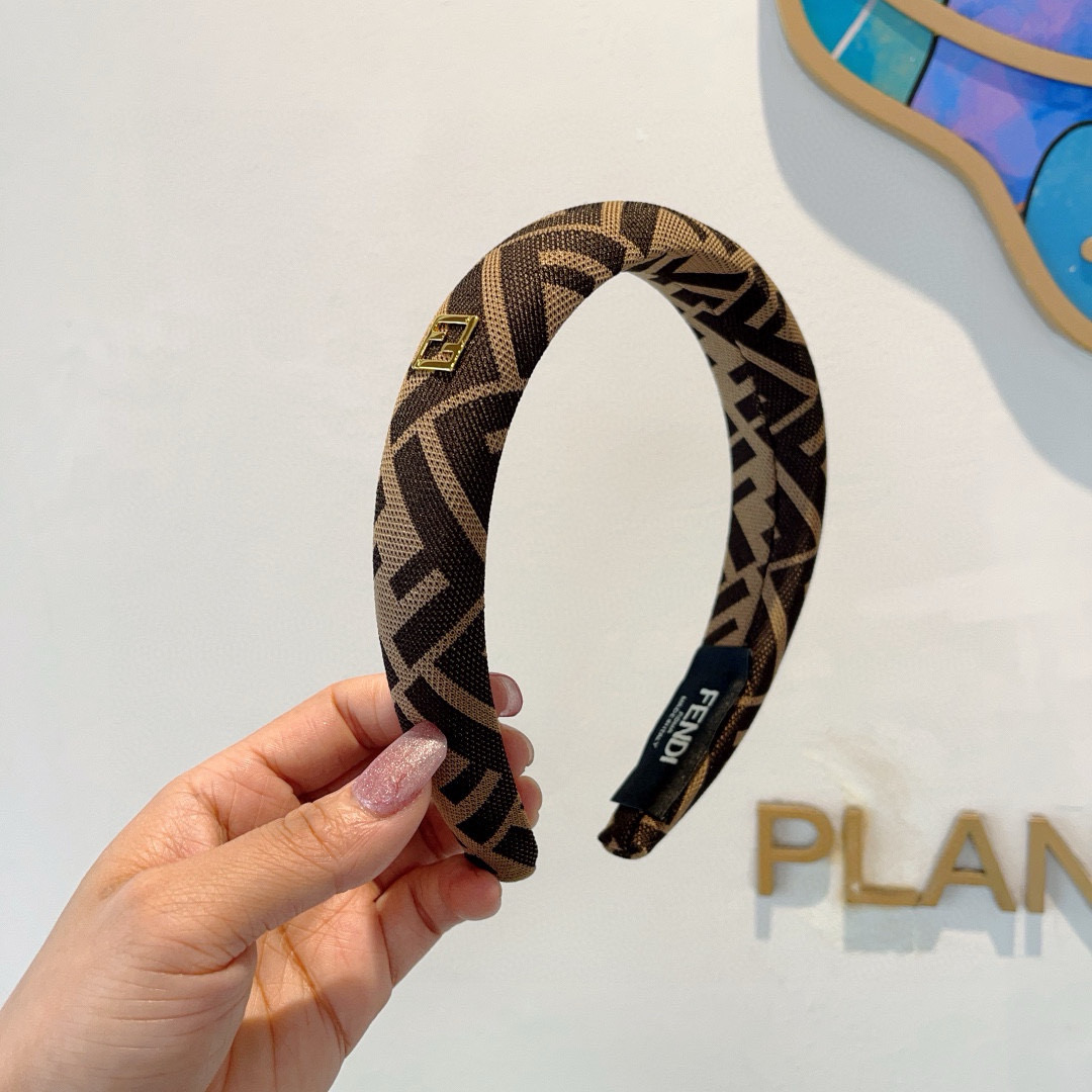 NO:300620,Packaging FENDI Internet celebrity new sponge headband, wide version original single product, simple and versatile, a must-have for trendy women, super high-end!  hairpins, hairpins, fendi, fendi, hairpins19860909配包装 FENDI 芬迪 网红新款海绵发箍,宽版原单货, 简约百搭,潮女必备品,超级的高大上！发夹,发夹,fendi,fendi,hairpins,accessory