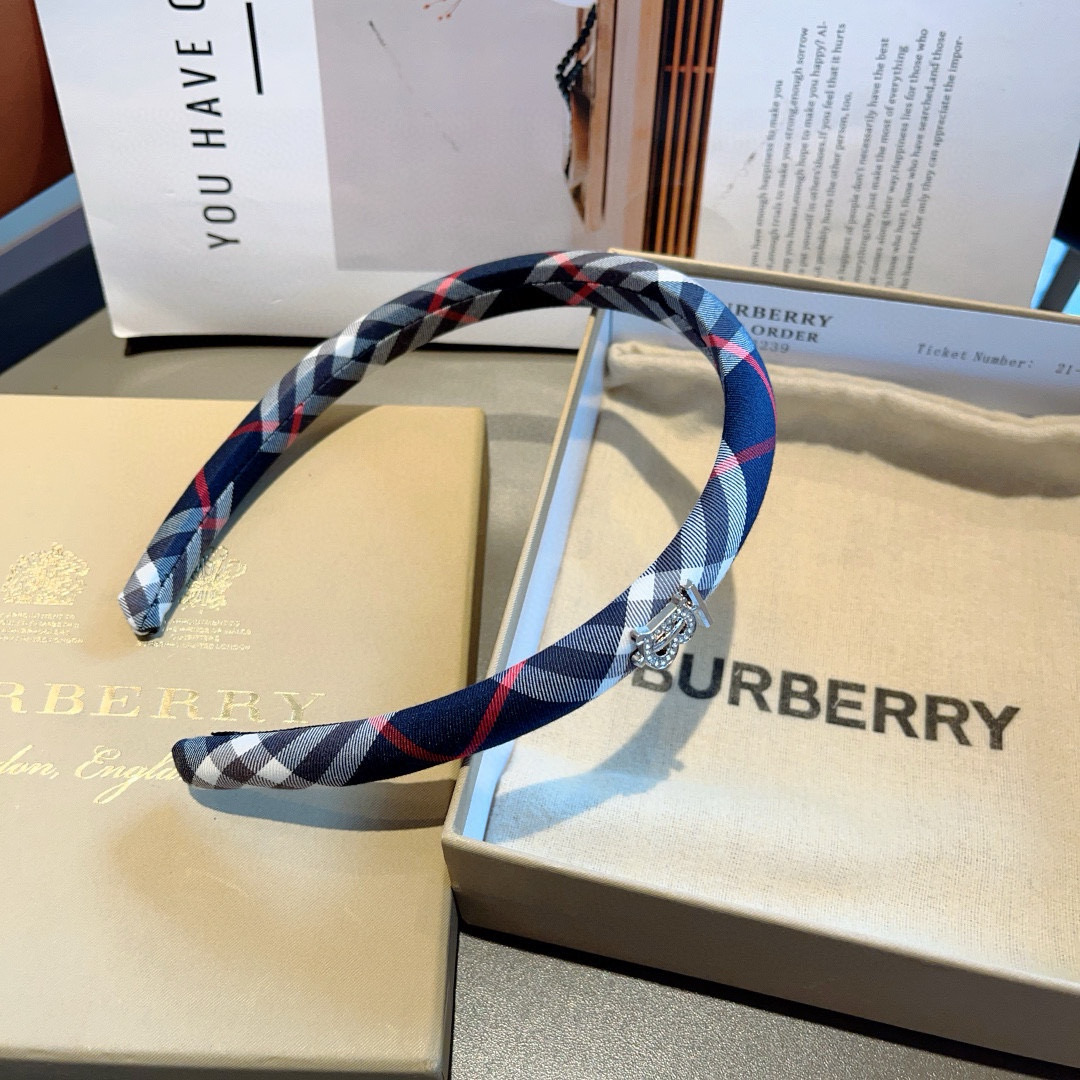 Stylish Packaging for Pablo Burberry Hair: High-Striped and Narrow-Cut Design (15 words) - 图片 7