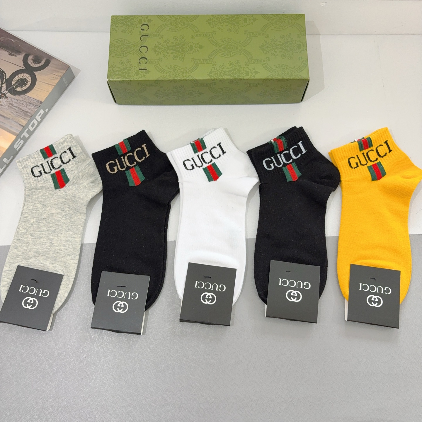 配包装（一盒5双）
 Gucci 古奇 ins超火爆短款袜，纯棉面料，潮人必备 ，Gucci 爆款，经典