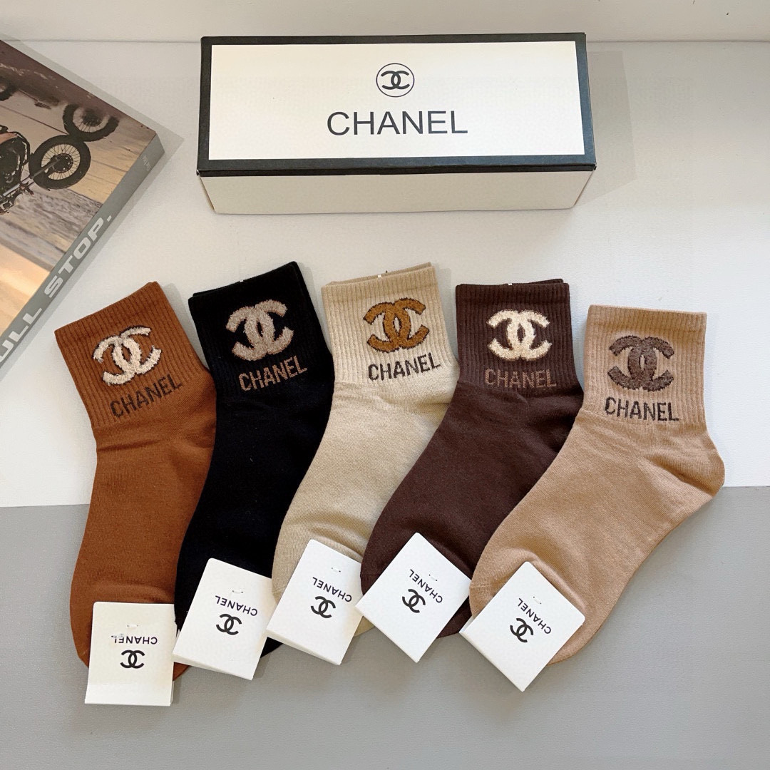 NO:297805,Packaging (one box of 5 pairs) CHANEL Chanel classic mid-tube socks high-version pure cotton material is soft, instantly sold out ordinary goods in the market, classic double C pattern logo, counter synchronous socks, big brands on the street, must-have for trendy people, super easy to match socks, stockings, socks, chanel, chanel, socks19860909配包装（一盒5双） CHANEL 香奈儿经典中筒袜子高版本纯棉材质柔软,秒杀市场普通货,经典的双C图案logo,专柜同步袜子大牌出街,潮人必备,超好搭袜子,丝袜,袜子,chanel,chanel,socks,accessory