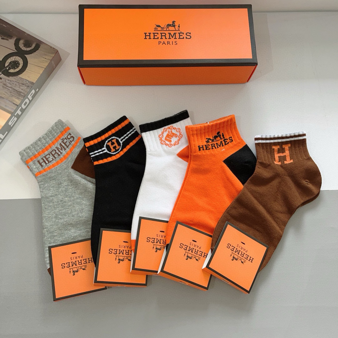 NO:297808,Packaging [one box of 5 pairs] HERMES Hermes high-end version, super soft socks for men and women, special counter purchasing quality that trendy people must not miss. Short socks, super high-quality matching. Recommended recommendations~~ Must-in-one fashionable items!  !  !  socks, stockings, socks, hermes, hermes, socks19860909配包装【一盒5双】 HERMES爱马仕高版本 男女通用袜子超级柔软短袜潮人必不能少的专柜代购品质 短款袜子 ,搭配起来超高逼格 推荐推荐推荐～～必入时髦小单品！！！袜子,丝袜,袜子,hermes,hermes,socks,accessory