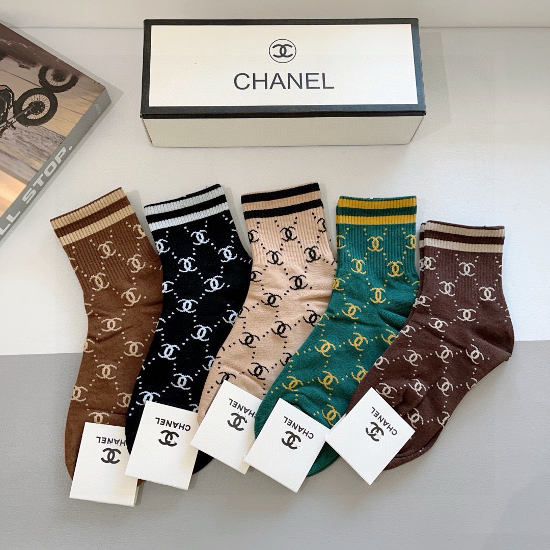 NO:297861,Packaging (one box of 5 pairs) CHANEL Chanel classic mid-tube socks high-version pure cotton material is soft, instantly sold out ordinary goods in the market, classic double C pattern logo, counter synchronous socks, big brands on the street, must-have for trendy people, super easy to match socks, stockings, socks, chanel, chanel, socks19860909配包装（一盒5双） CHANEL 香奈儿经典中筒袜子高版本纯棉材质柔软,秒杀市场普通货,经典的双C图案logo,专柜同步袜子大牌出街,潮人必备,超好搭袜子,丝袜,袜子,chanel,chanel,socks,accessory