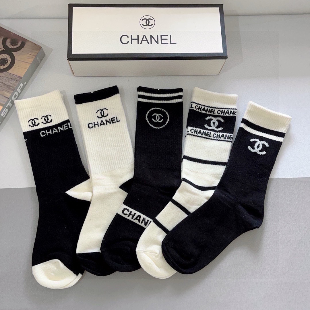 NO:297846,Packaging (one box of 5 pairs) CHANEL classic socks high-version pure cotton material soft stockings. Flash sale of ordinary goods in the market, classic double C pattern logo, counter synchronous socks, big brands on the street, a must-have for trendy people, super easy to match socks, stockings, socks, chanel, chanel, socks19860909配包装（一盒5双） CHANEL 香奈儿经典袜子高版本纯棉材质柔软长筒袜 秒杀市场普通货,经典的双C图案logo,专柜同步袜子大牌出街,潮人必备,超好搭袜子,丝袜,袜子,chanel,chanel,socks,accessory
