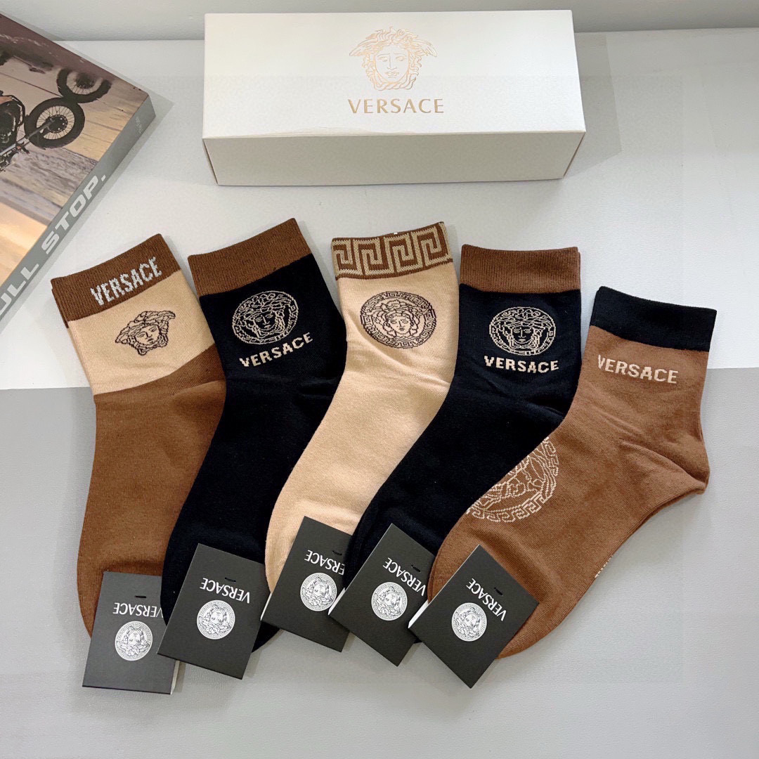 NO:297842,Packaging [one box and five pairs] VERSACE Versace is a must-have counter purchasing quality stockings for European and American big-name pure cotton stockings, super versatile style, recommended recommendations~~socks, stockings, socks, versace, versace, socks19860909配包装【一盒五双】 VERSACE范思哲 欧美大牌纯棉长筒袜潮人必不能少的专柜代购品质长筒袜子 ,超级百搭款、推荐推荐推荐～～袜子,丝袜,袜子,versace,versace,socks,accessory