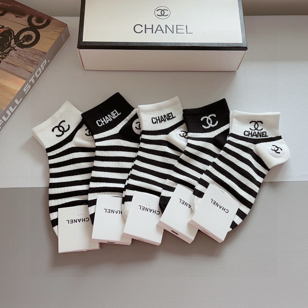 NO:297626,Packaging (one box of 5 pairs) CHANEL classic socks high-version pure cotton material is soft, instantly sold out ordinary goods in the market, classic double C pattern logo, counter synchronous socks, big brands on the street, must-have for trendy people, super easy to match socks, stockings, socks, chanel, chanel, socks19860909配包装（一盒5双） CHANEL 香奈儿经典袜子高版本纯棉材质柔软,秒杀市场普通货,经典的双C图案logo,专柜同步袜子大牌出街,潮人必备,超好搭袜子,丝袜,袜子,chanel,chanel,socks,accessory
