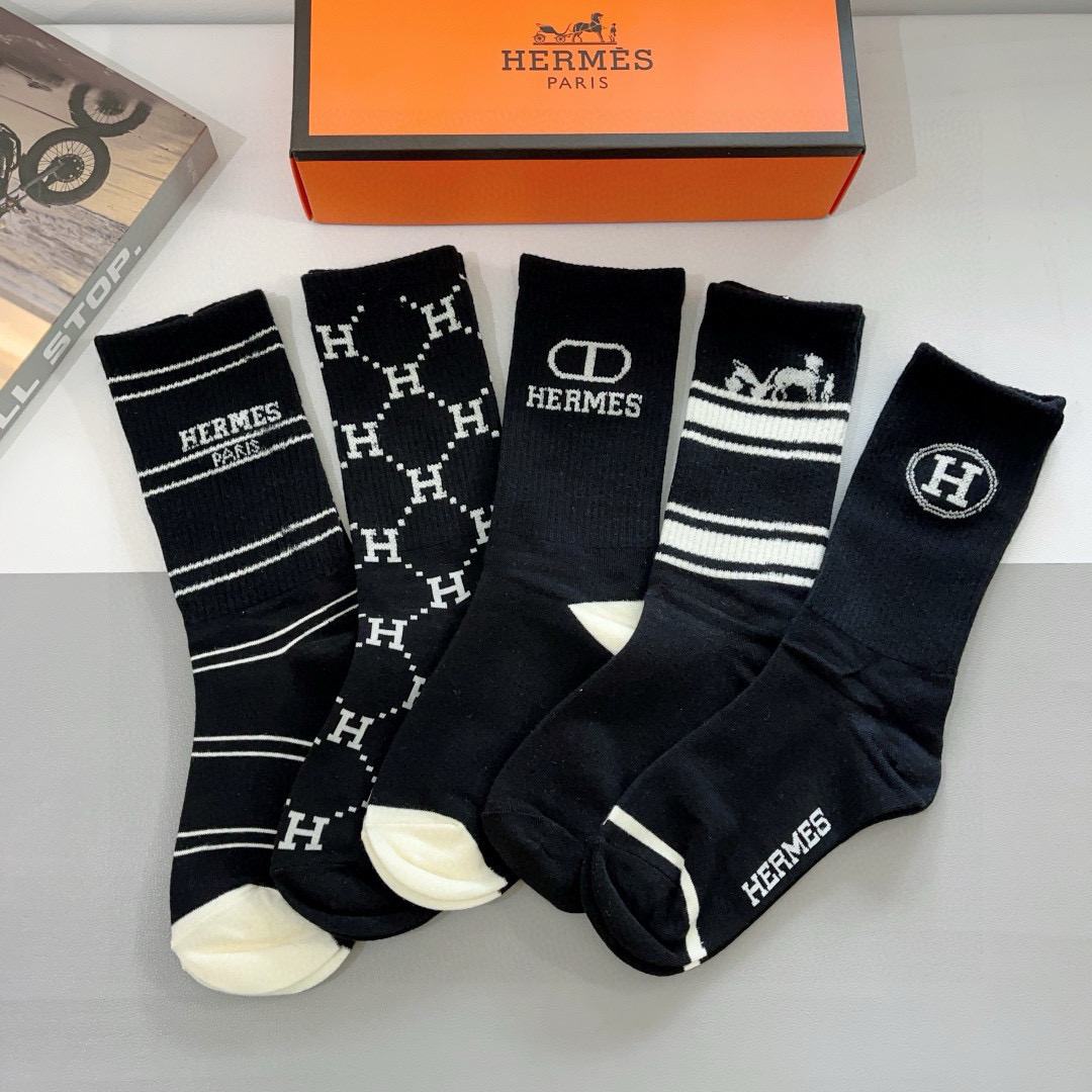 NO:297667,Packaging [one box of 5 pairs] HERMES Hermes high-end version. The counter purchasing quality that is super soft and trendy for people with fashion. Medium tube socks are super high and stylish when paired ~~ Recommended and recommended ~~ Must-in-one fashionable items!  !  !  socks, stockings, socks, hermes, hermes, socks19860909配包装【一盒5双】 HERMES爱马仕高版本 中筒袜子超级柔软潮人必不能少的专柜代购品质 中筒袜子 ,搭配起来超高逼格 ～～推荐推荐推荐～～必入时髦小单品！！！袜子,丝袜,袜子,hermes,hermes,socks,accessory
