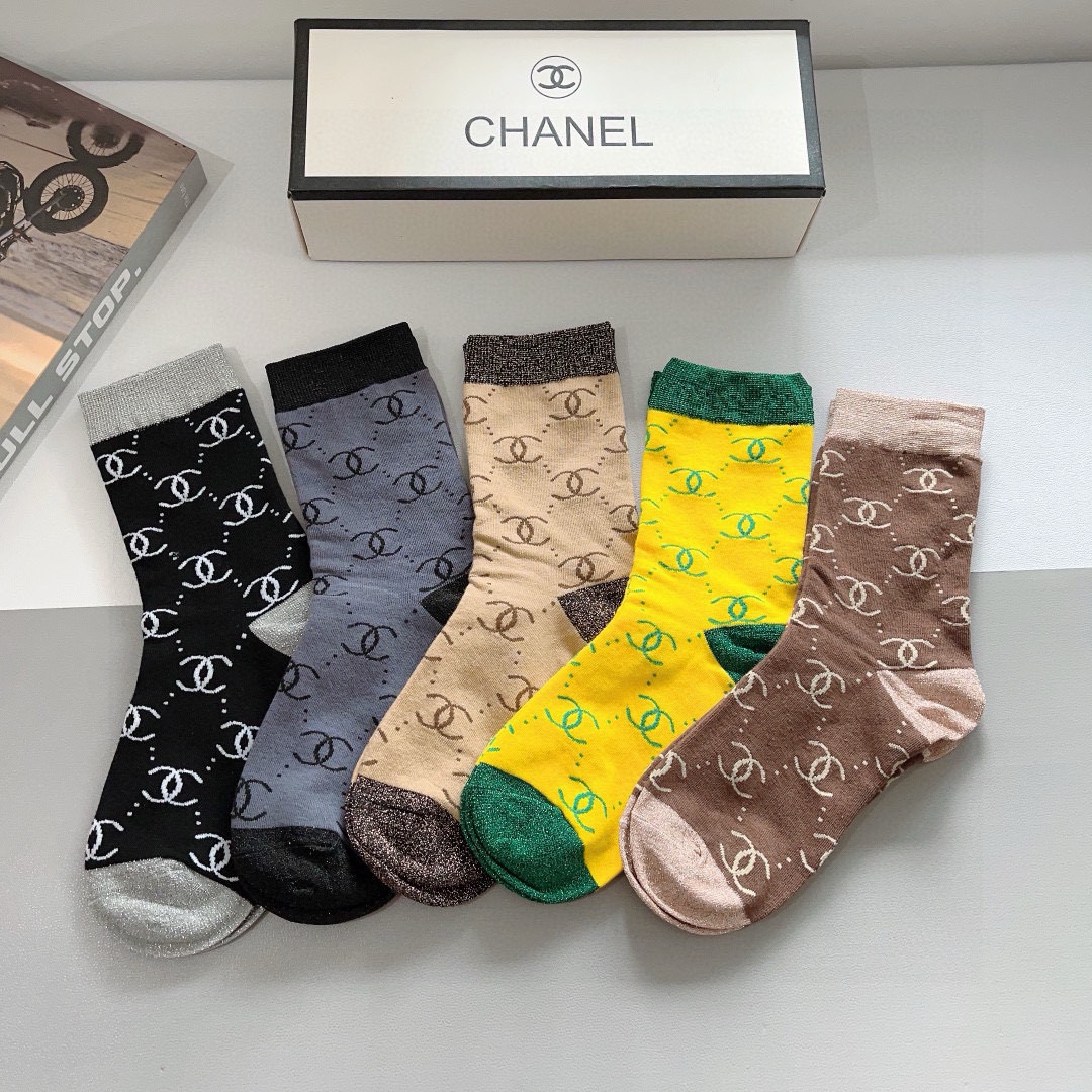 NO:297658,Packaging (one box of 5 pairs) CHANEL classic socks high-version pure cotton material soft stockings. Flash sale of ordinary goods in the market, classic double C pattern logo, counter synchronous socks, big brands on the street, a must-have for trendy people, super easy to match socks, stockings, socks, chanel, chanel, socks19860909配包装（一盒5双） CHANEL 香奈儿经典袜子高版本纯棉材质柔软长筒袜 秒杀市场普通货,经典的双C图案logo,专柜同步袜子大牌出街,潮人必备,超好搭袜子,丝袜,袜子,chanel,chanel,socks,accessory