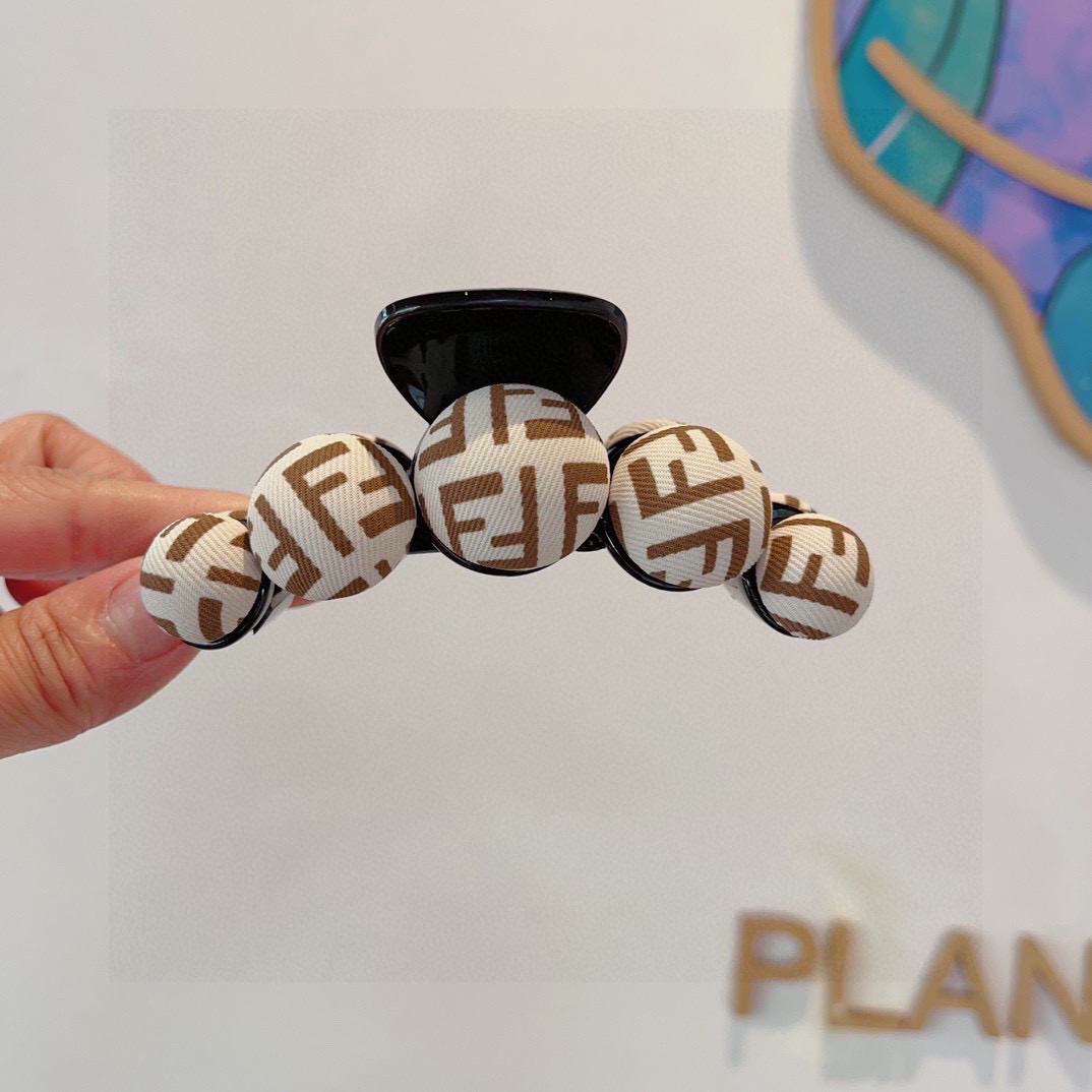 FENDI Hairpins: Accumen Grabs, Super-Pretty Edges for Goddesses – Packaging Review - 图片 1