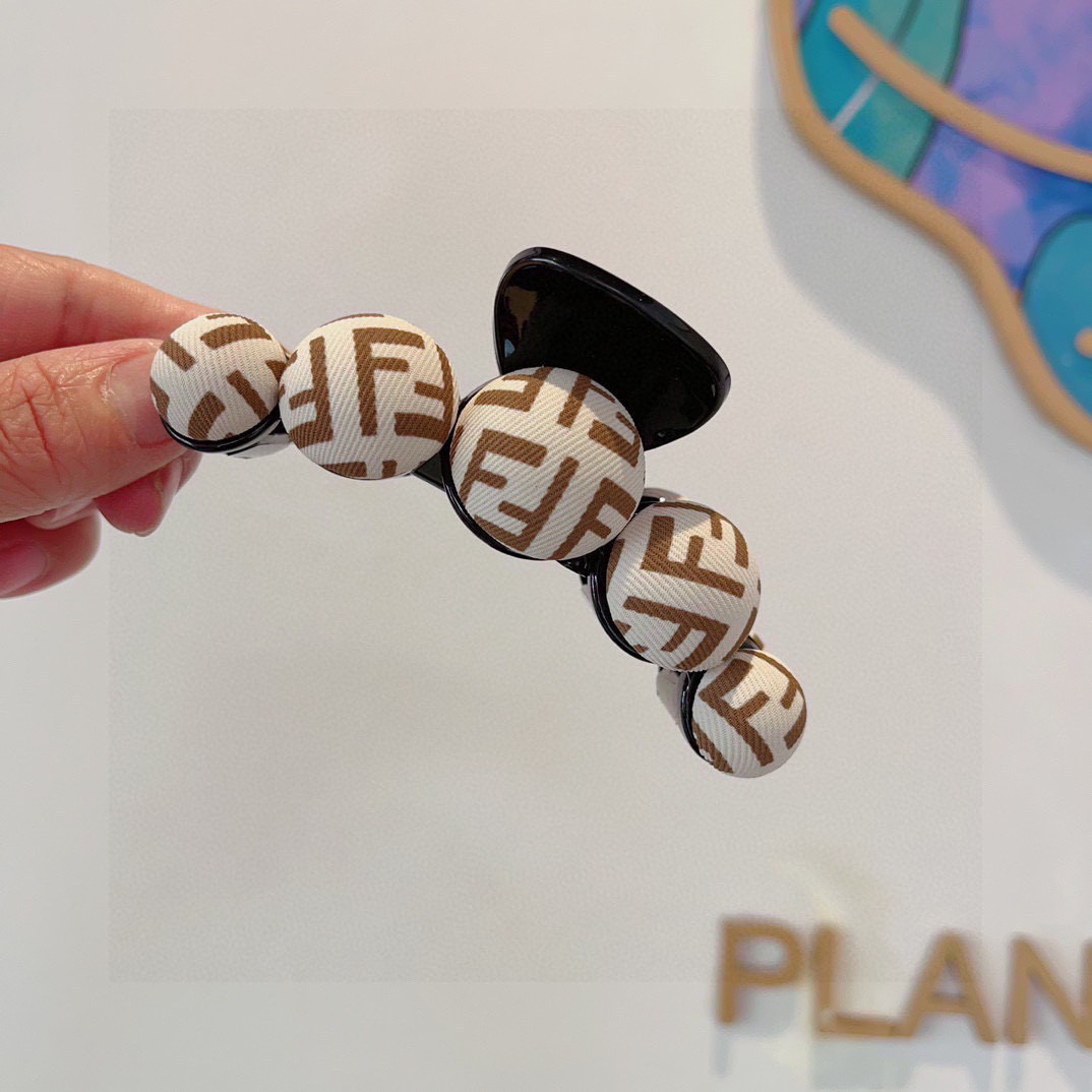 FENDI Hairpins: Accumen Grabs, Super-Pretty Edges for Goddesses – Packaging Review - 图片 3