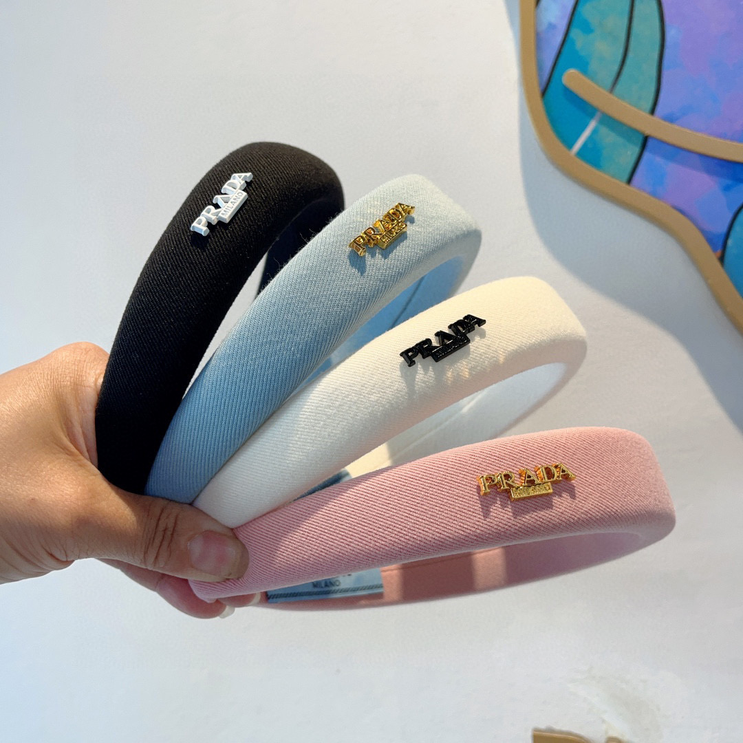 PRADA’s Stylish New Packaging with Hairy Head and Goddess Emblem on Page 99 - 图片 9