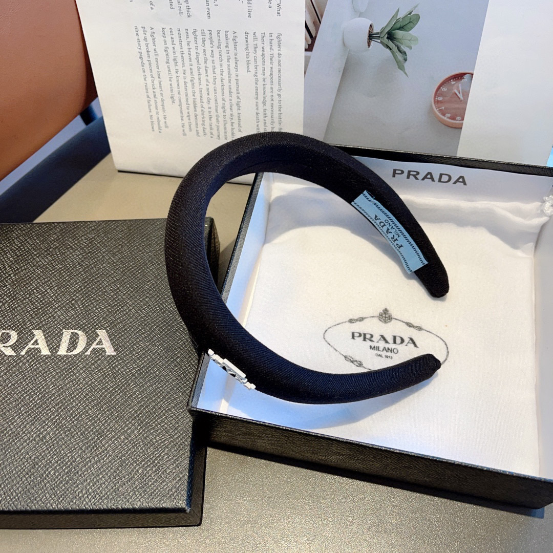 PRADA’s Stylish New Packaging with Hairy Head and Goddess Emblem on Page 99 - 图片 5