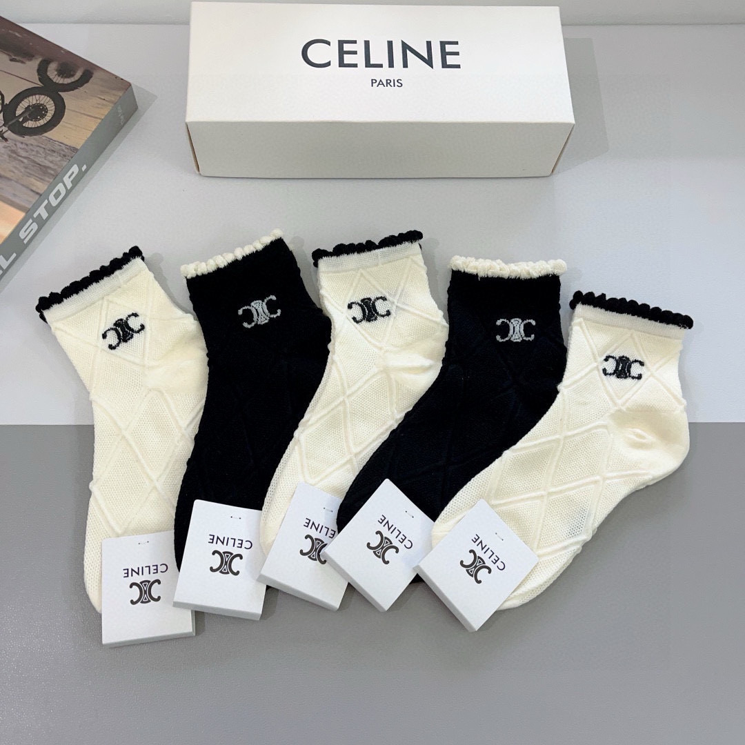 NO:298463,Packaging (one box of 5 pairs) CELINE New mid-tube socks, bamboo cotton fabric, counters at the same time as mid-tube socks, big brands are on the street, trendy people must have super easy matching!  socks, stockings, socks, celine, celine, socks19860909配包装（一盒5双） CELINE 赛琳 新款中筒袜、竹棉面料,专柜同 步中筒袜子,大牌出街,潮人必备超好搭配！袜子,丝袜,袜子,celine,celine,socks,accessory