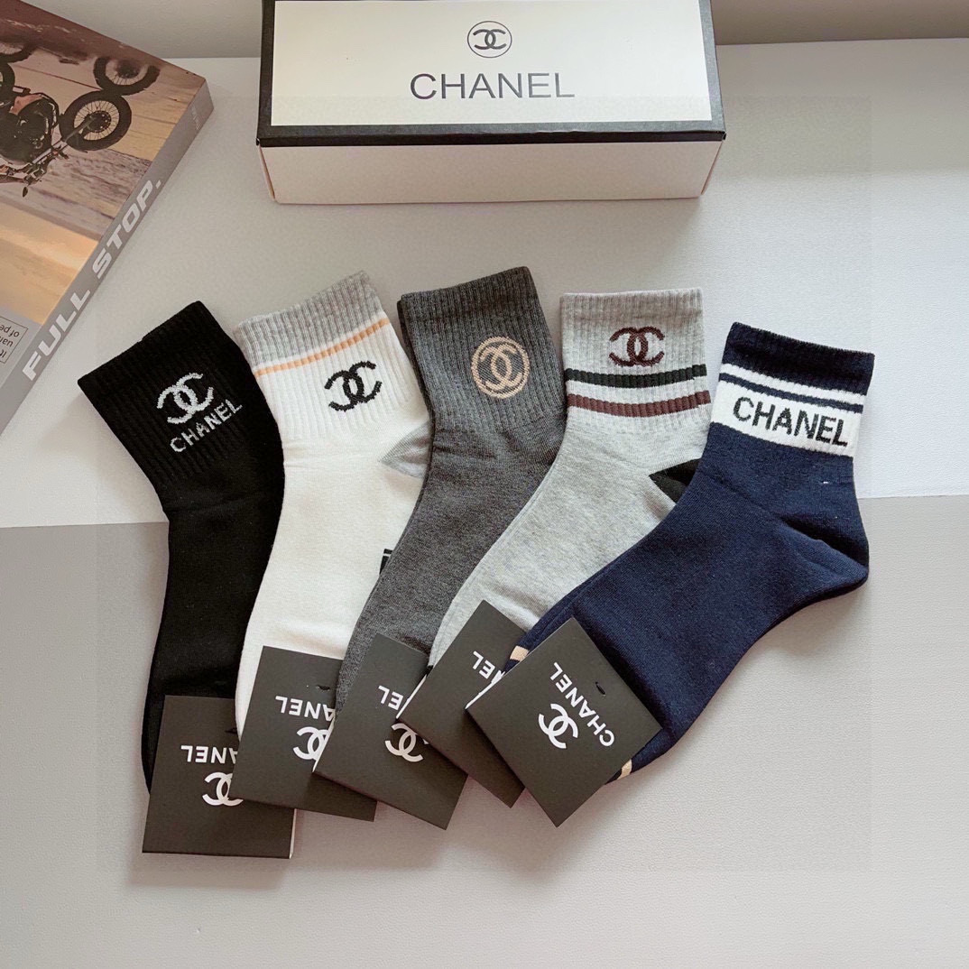 NO:298497,Packaging (one box of 5 pairs) CHANEL classic mid-length socks high-version pure cotton material is soft, instantly sold out ordinary goods in the market, classic double C pattern logo, counter synchronous socks, big brands on the street, a must-have for trendy people, super easy to match socks, stockings, socks, chanel, chanel, socks19860909配包装（一盒5双） CHANEL 香奈儿经典中长款袜子高版本纯棉材质柔软,秒杀市场普通货,经典的双C图案logo,专柜同步袜子大牌出街,潮人必备,超好搭袜子,丝袜,袜子,chanel,chanel,socks,accessory