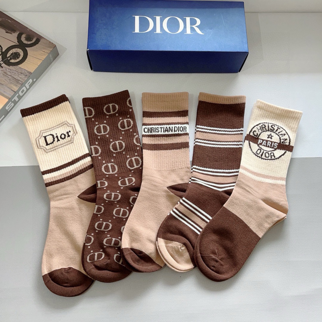 NO:298477,Packaging (5 pairs per box) Dior new letters Root-mouth socks!  Hot letter counter synchronous long stockings, big brands are on the street, trendy people must have super easy to match socks, stockings, socks, dior, dior, socks19860909配包装（一盒5双） Dior 迪奥 新款字母罗口长筒袜子！爆款字母专柜同步长筒袜,大牌出街,潮人必备超好搭袜子,丝袜,袜子,dior,dior,socks,accessory