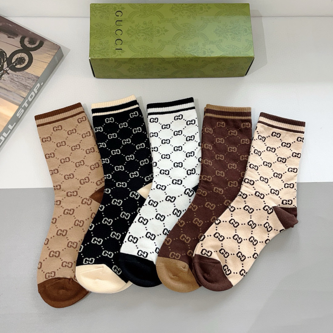 NO:298499,Packaging (one box of 5 pairs) Gucci classic long tube socks high-version pure cotton material is soft, instantly sold out ordinary goods in the market, classic double G pattern logo, counter synchronous socks, big brands on the street, a must-have for trendy people, super easy to match socks, stockings, socks, gucci, socks19860909配包装（一盒5双） Gucci 古奇经典款长筒袜子高版本纯棉材质柔软,秒杀市场普通货,经典双G图案logo,专柜同步袜子大牌出街,潮人必备,超好搭袜子,丝袜,袜子,gucci,socks,accessory