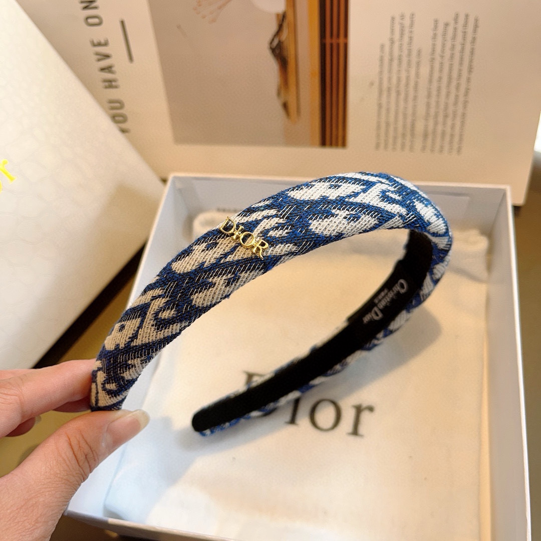 Dior Packaging: Elegant and Attractive Cabinet Design for Fashionable Women (9 words) - 图片 6