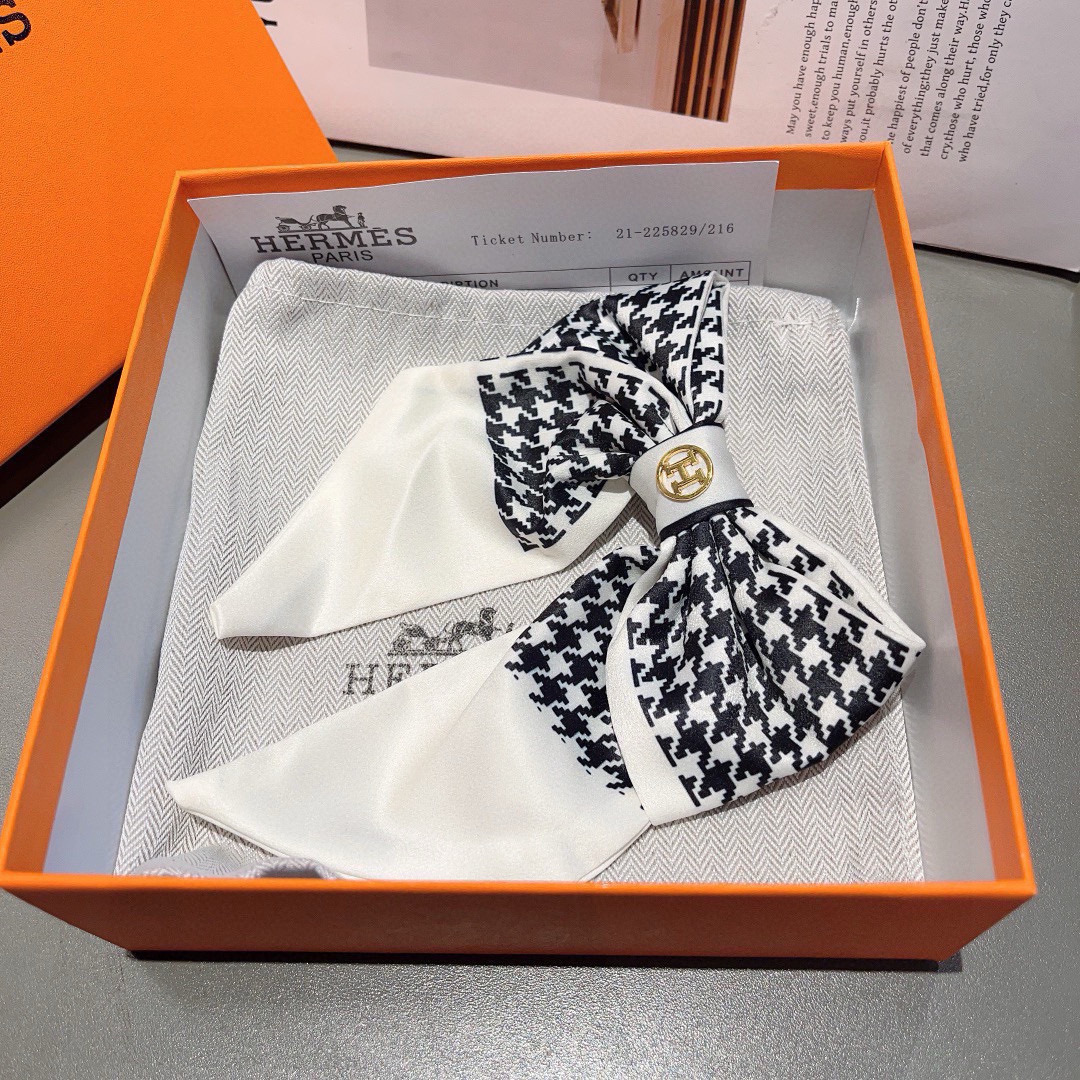 Retro Butterfly Packaging: Hermes Butterfly Tie and Slingshot Clips on Page 99. - 图片 8