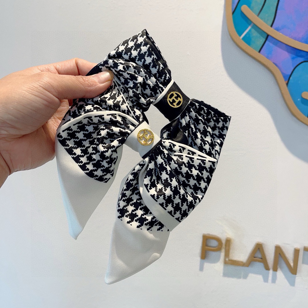 Retro Butterfly Packaging: Hermes Butterfly Tie and Slingshot Clips on Page 99. - 图片 9