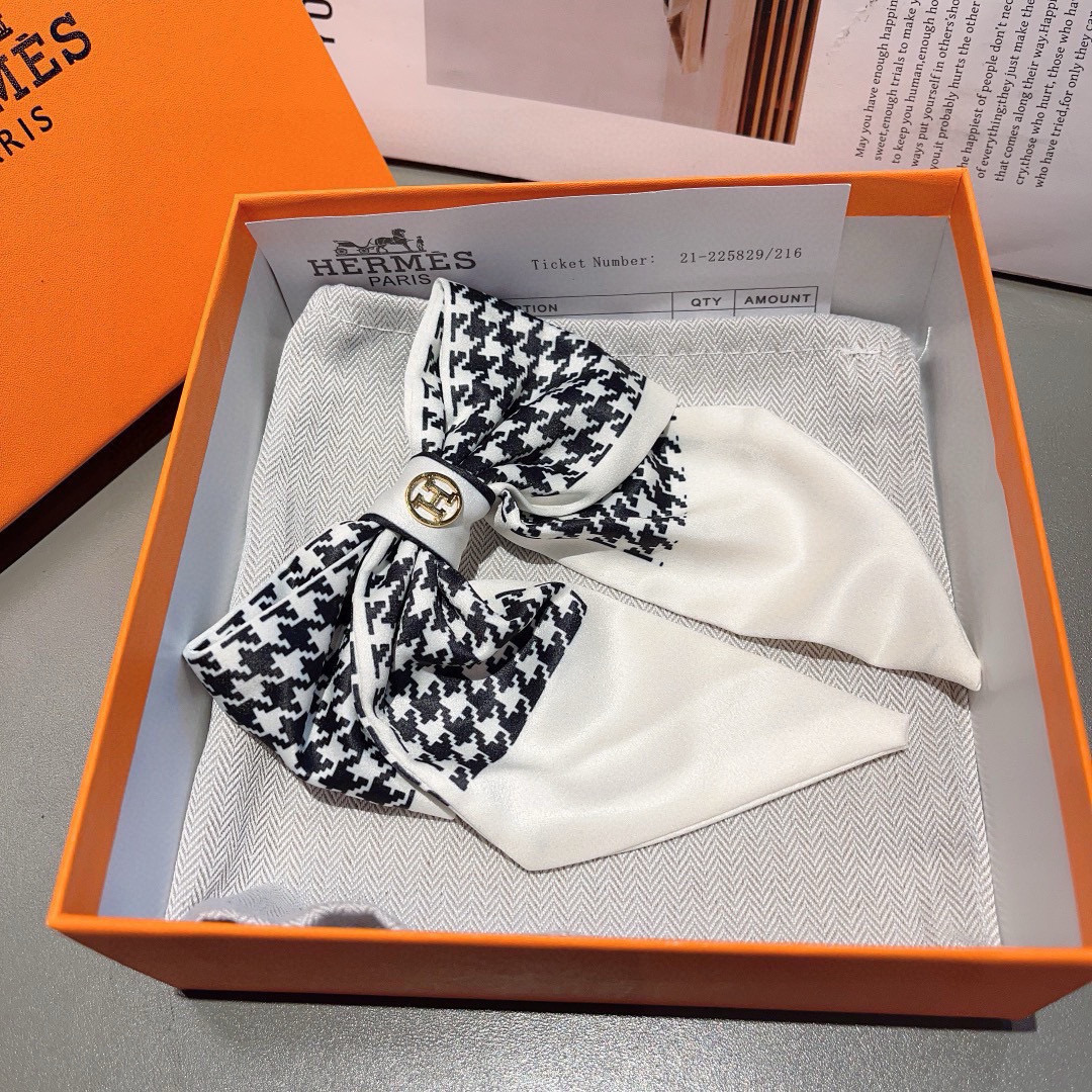 Retro Butterfly Packaging: Hermes Butterfly Tie and Slingshot Clips on Page 99. - 图片 6